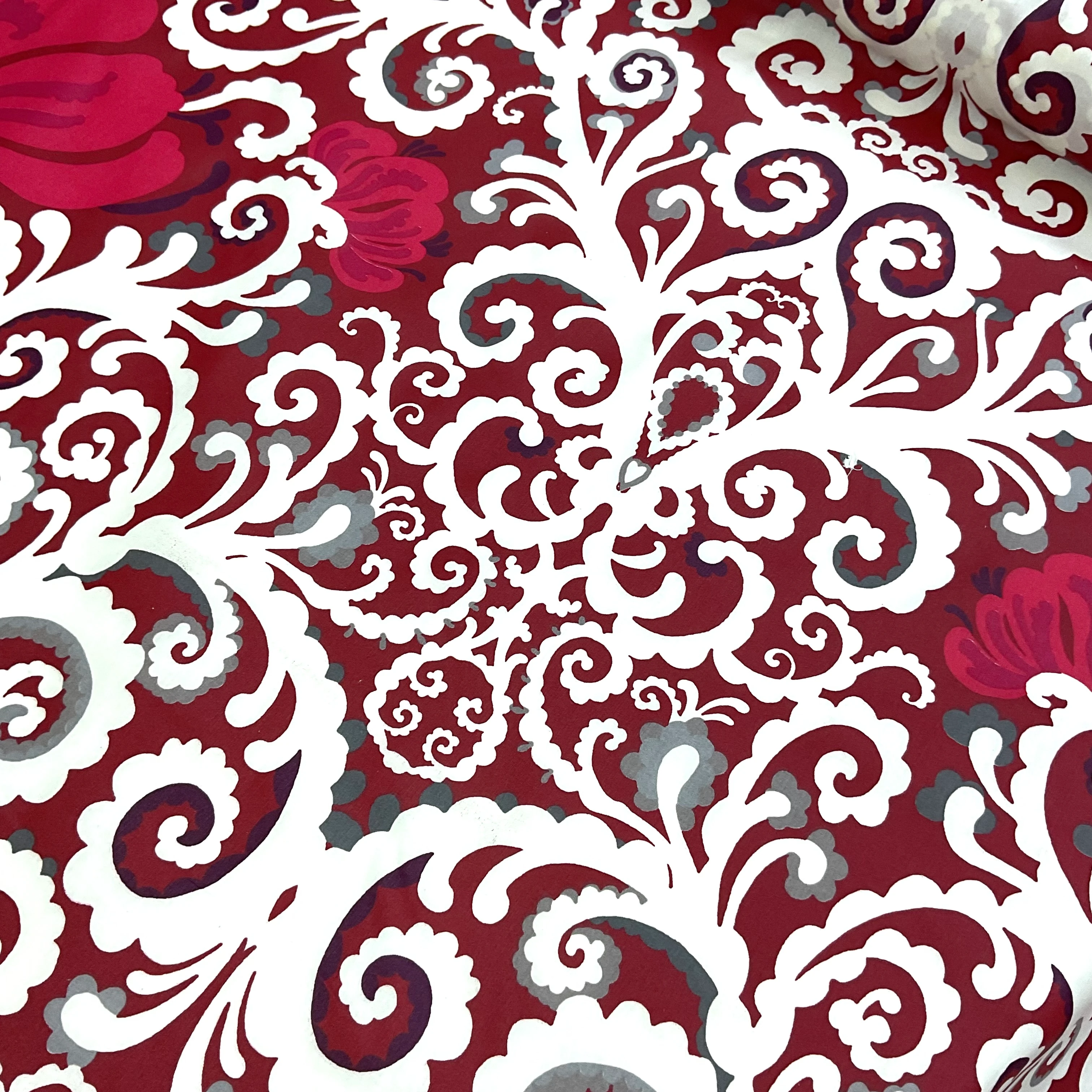 Kırmızı Dantel Sert Poplin Kumaş