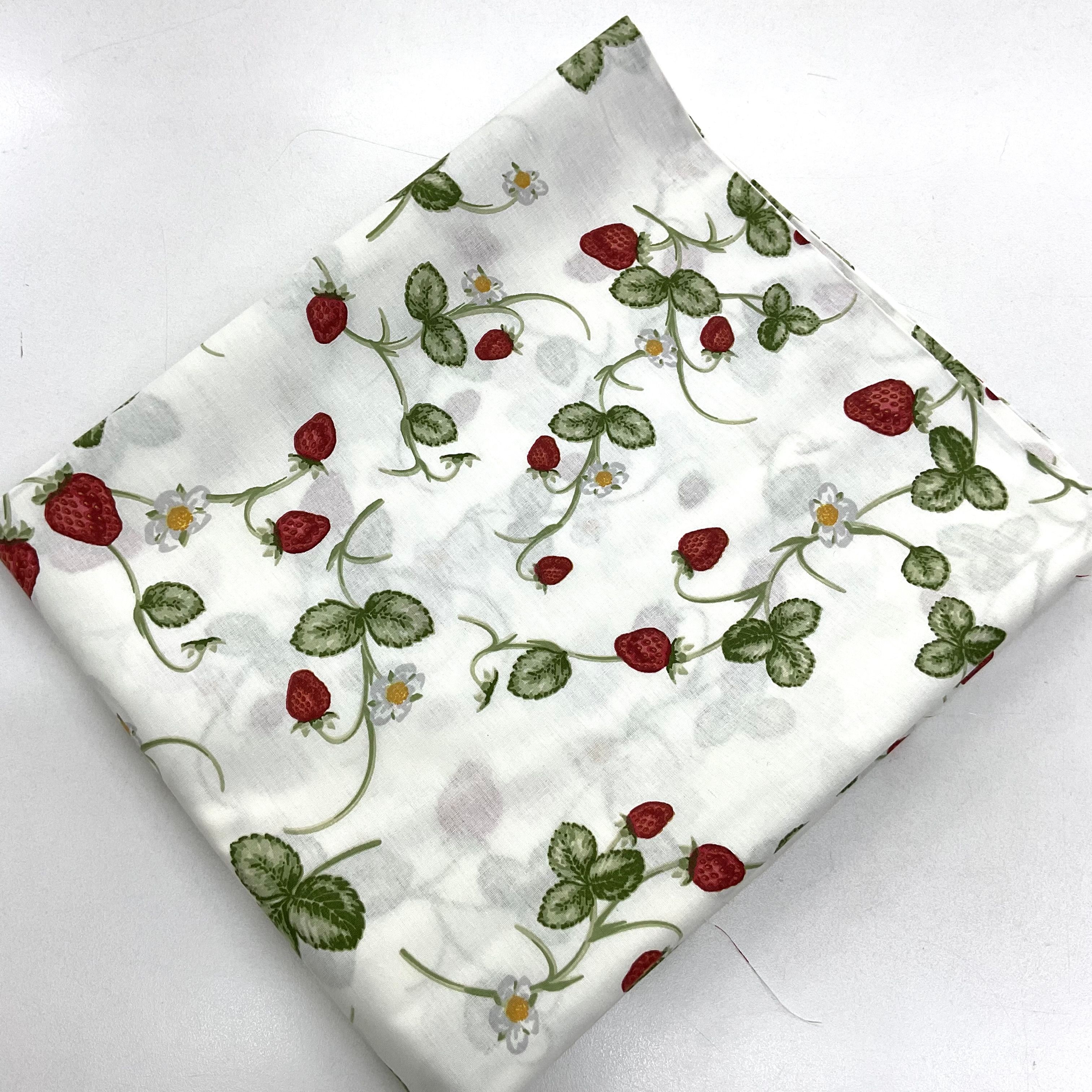 Çilekler 100*240 cm Parça Poplin Kumaş