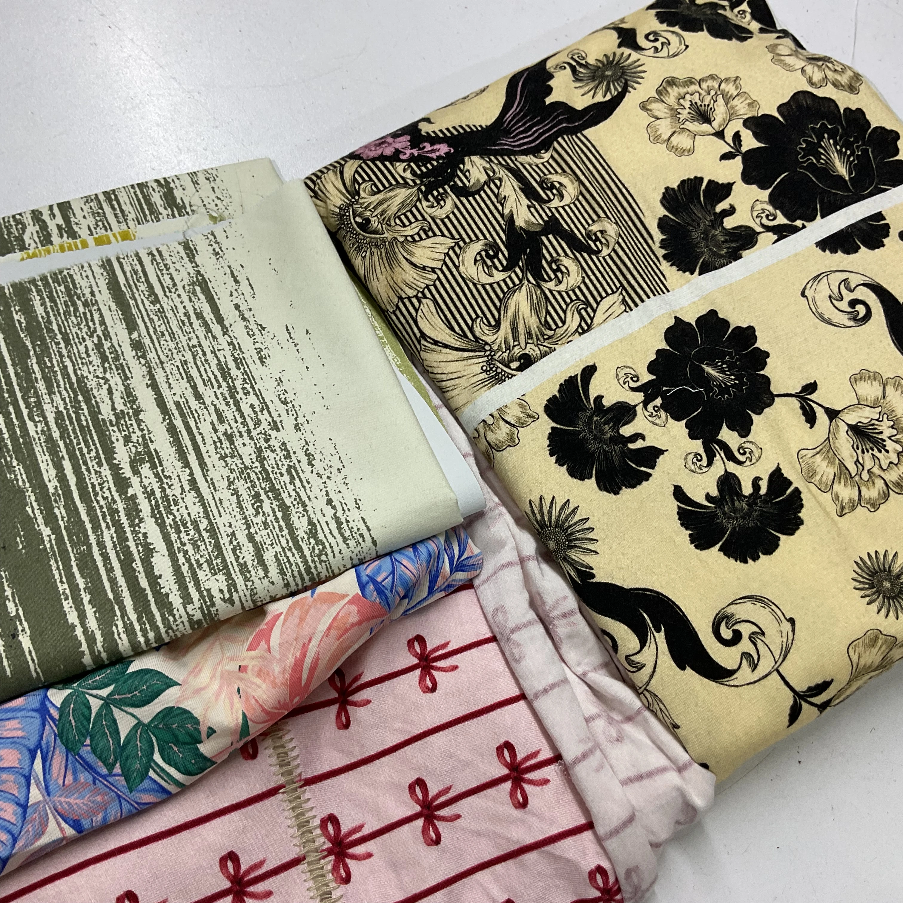 No:57 Defolu Karışık Parça Kumaşlar 1000 gr