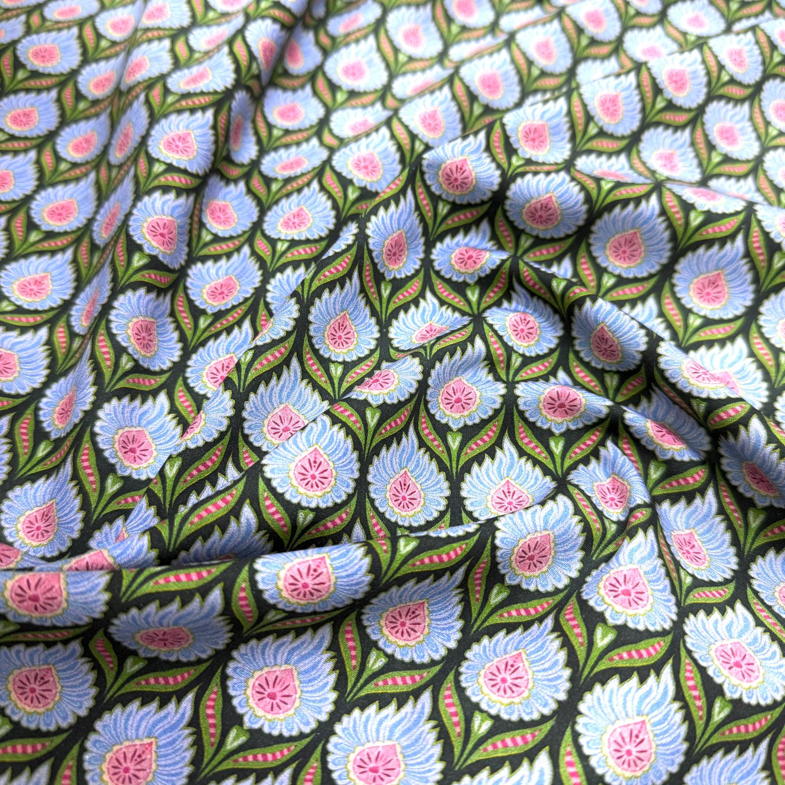 Çiçek Tarlası İntaşlar Markalı Poplin Kumaş