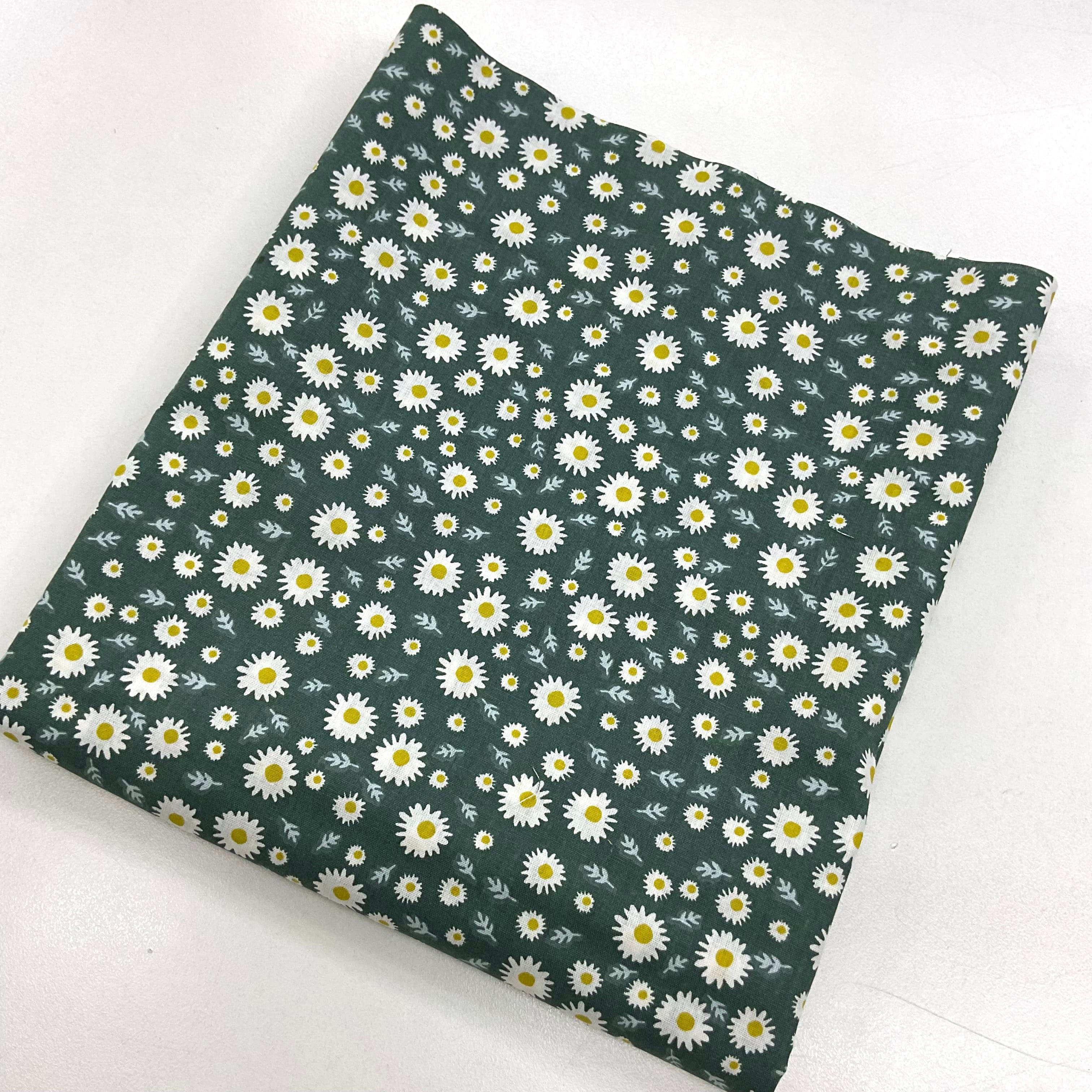 Zümrüt Papatya 50*50 Cm Parça Poplin Kumaş