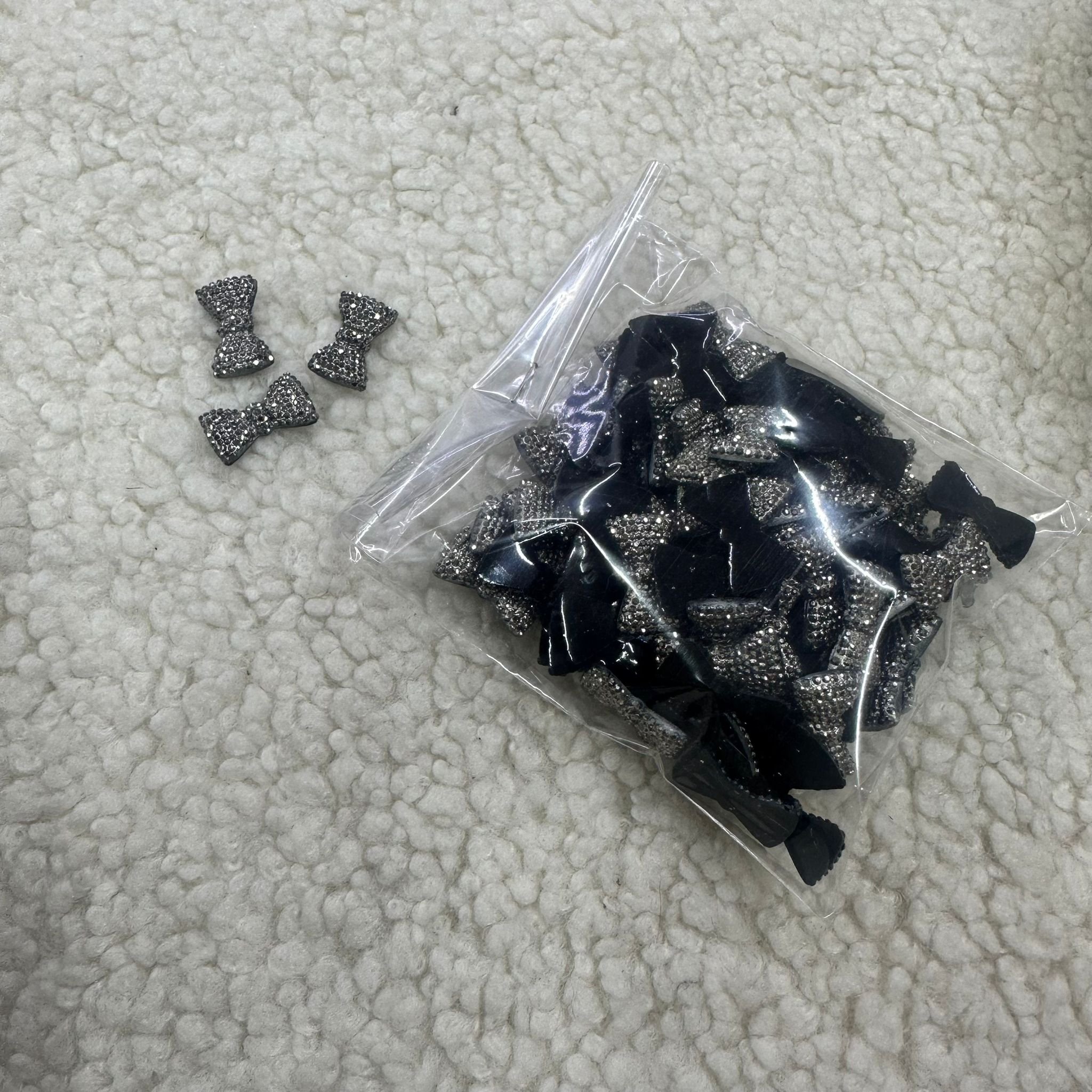 Siyah Fiyonk Mika Süs Paket