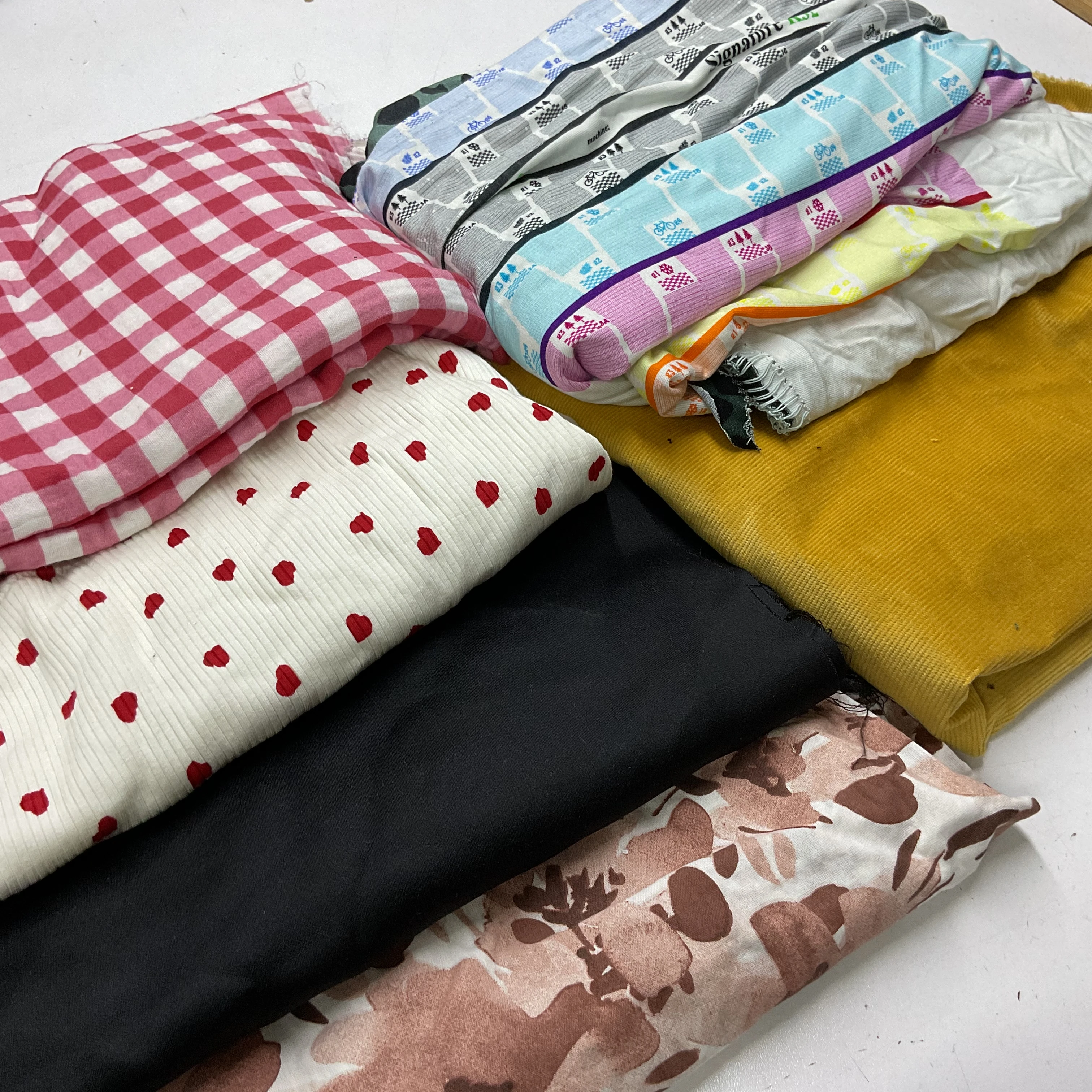 No:51 Defolu Karışık Parça Kumaşlar 1500 gr