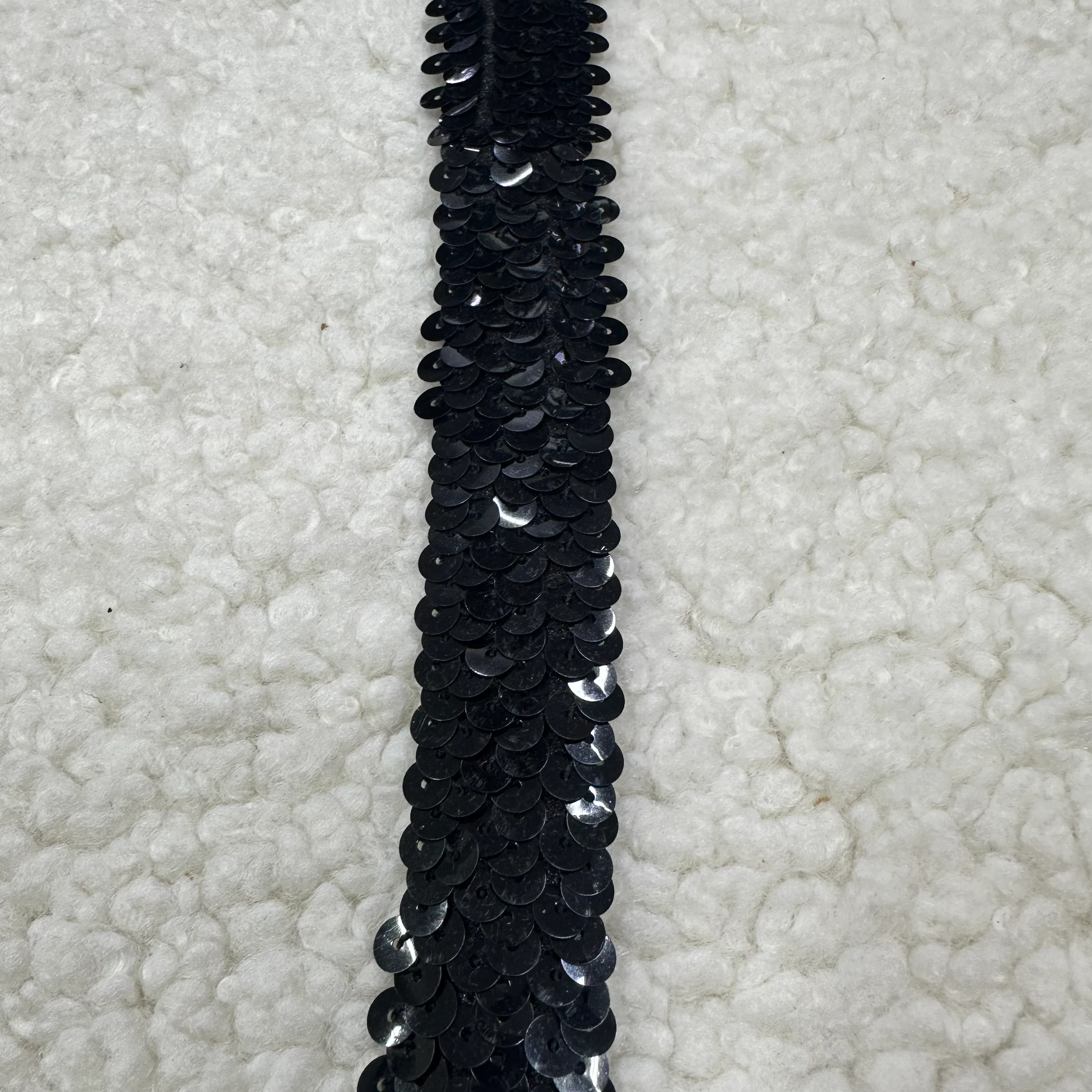 Siyah Lastikli Pullu İnce Harç Biye