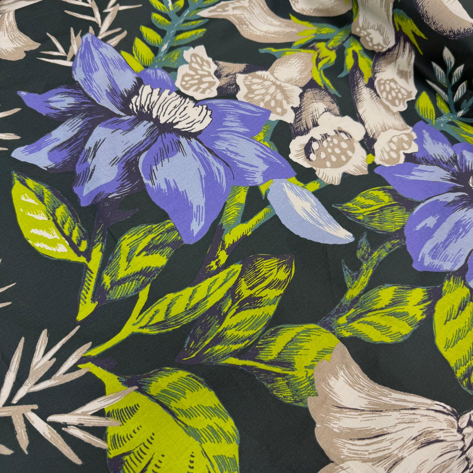 Mavi Çiçekler Sert Poplin Kumaş