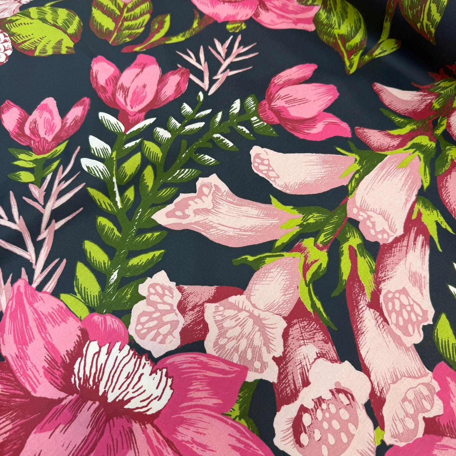 Pembe Çiçekler Sert Poplin Kumaş