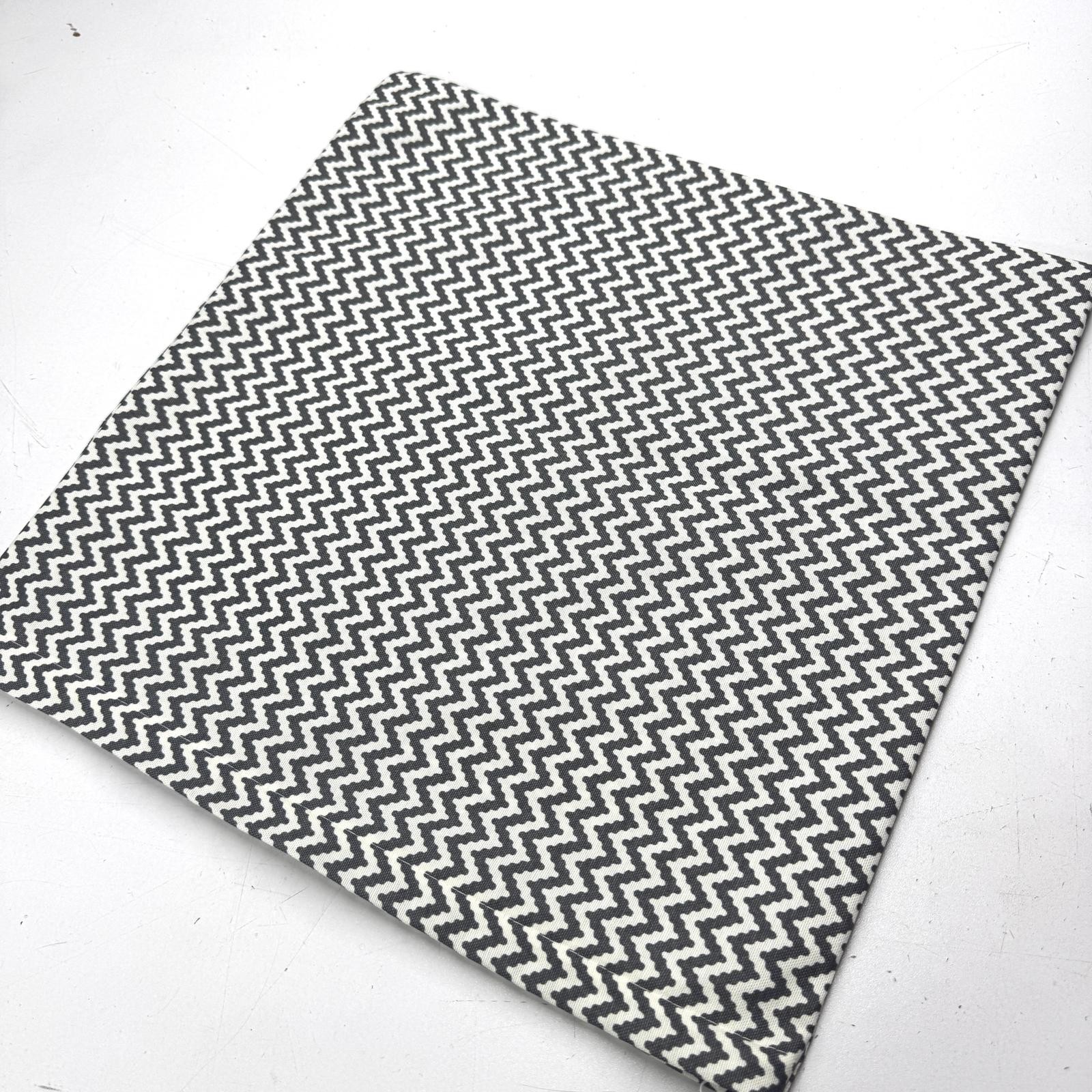 Antrasit Zigzag 42*42 Fermuarlı Kırlent
