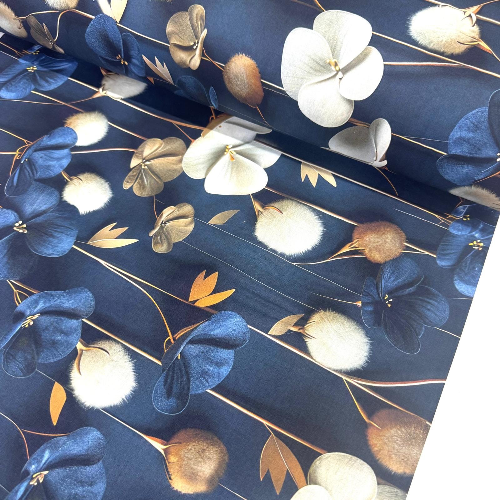 Lacivert ve Beyaz Çiçekler 3D Dijital Poplin Kumaş