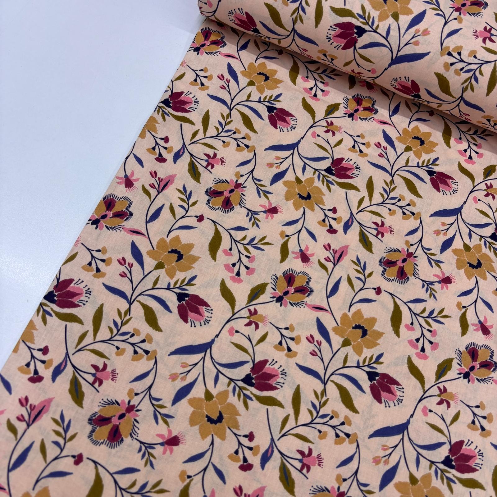 Zarif Çiçekler Premium Poplin Kumaş