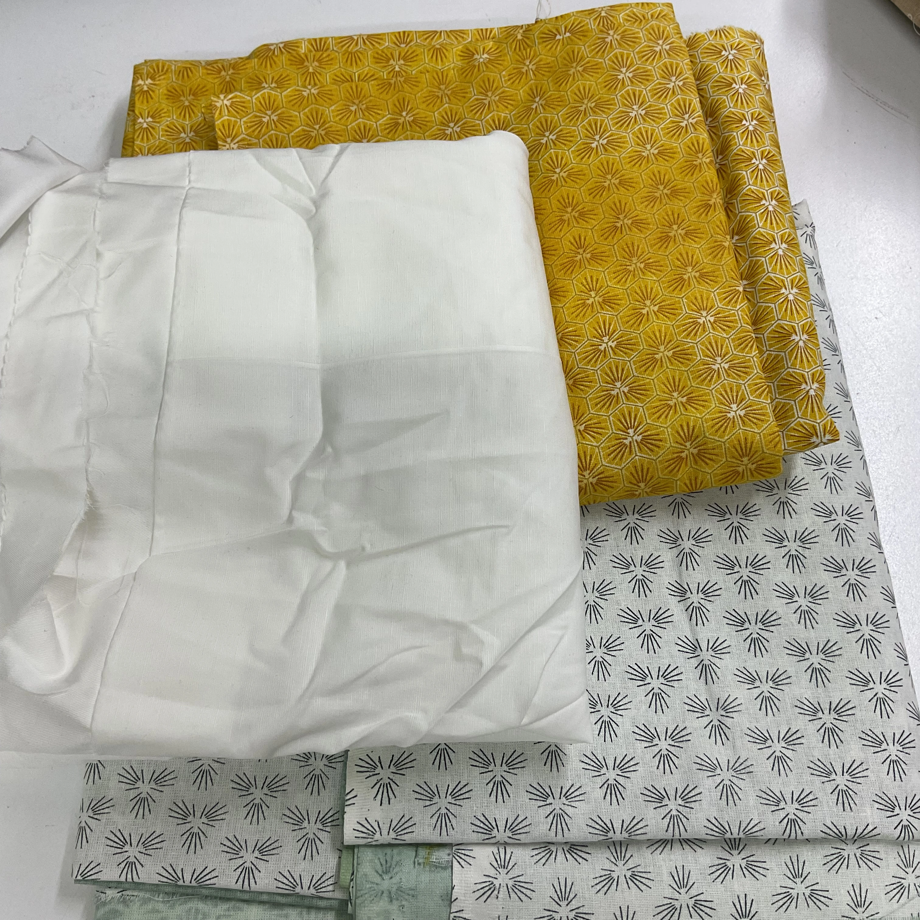 No:2 Defolu Karışık Parça Kumaşlar 1000 gr