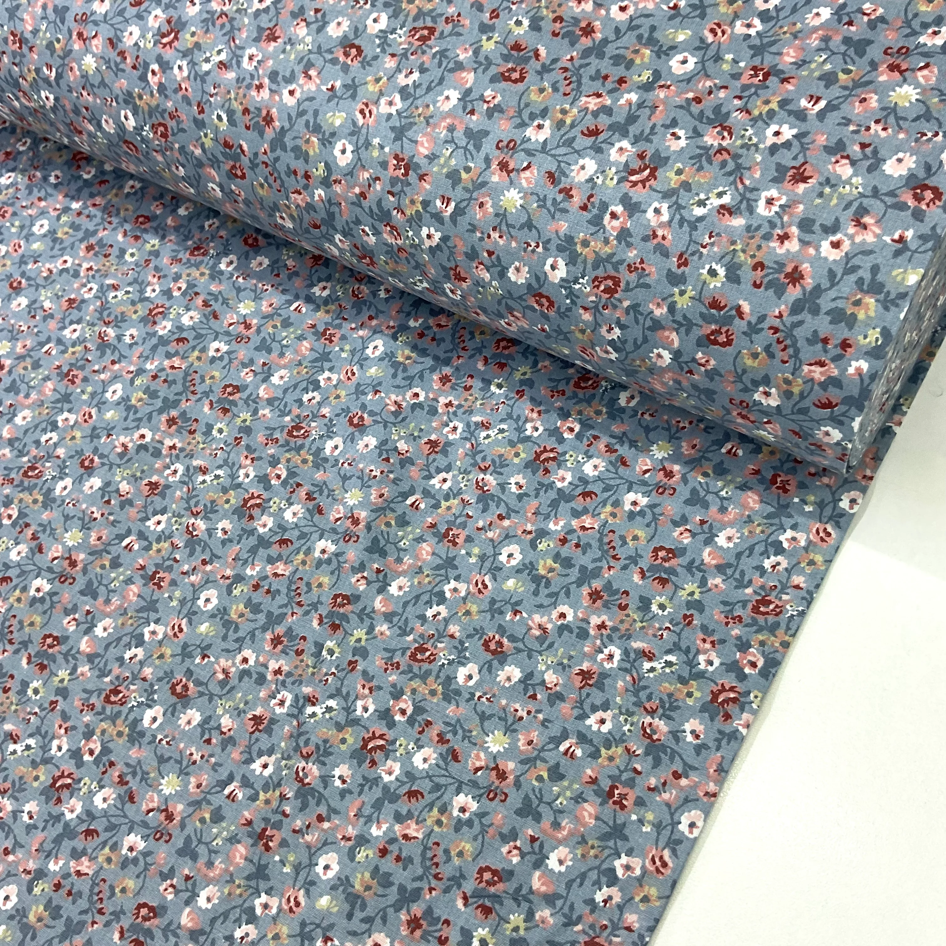 Selonya İndigo Çıtır Çiçekler Poplin Kumaş