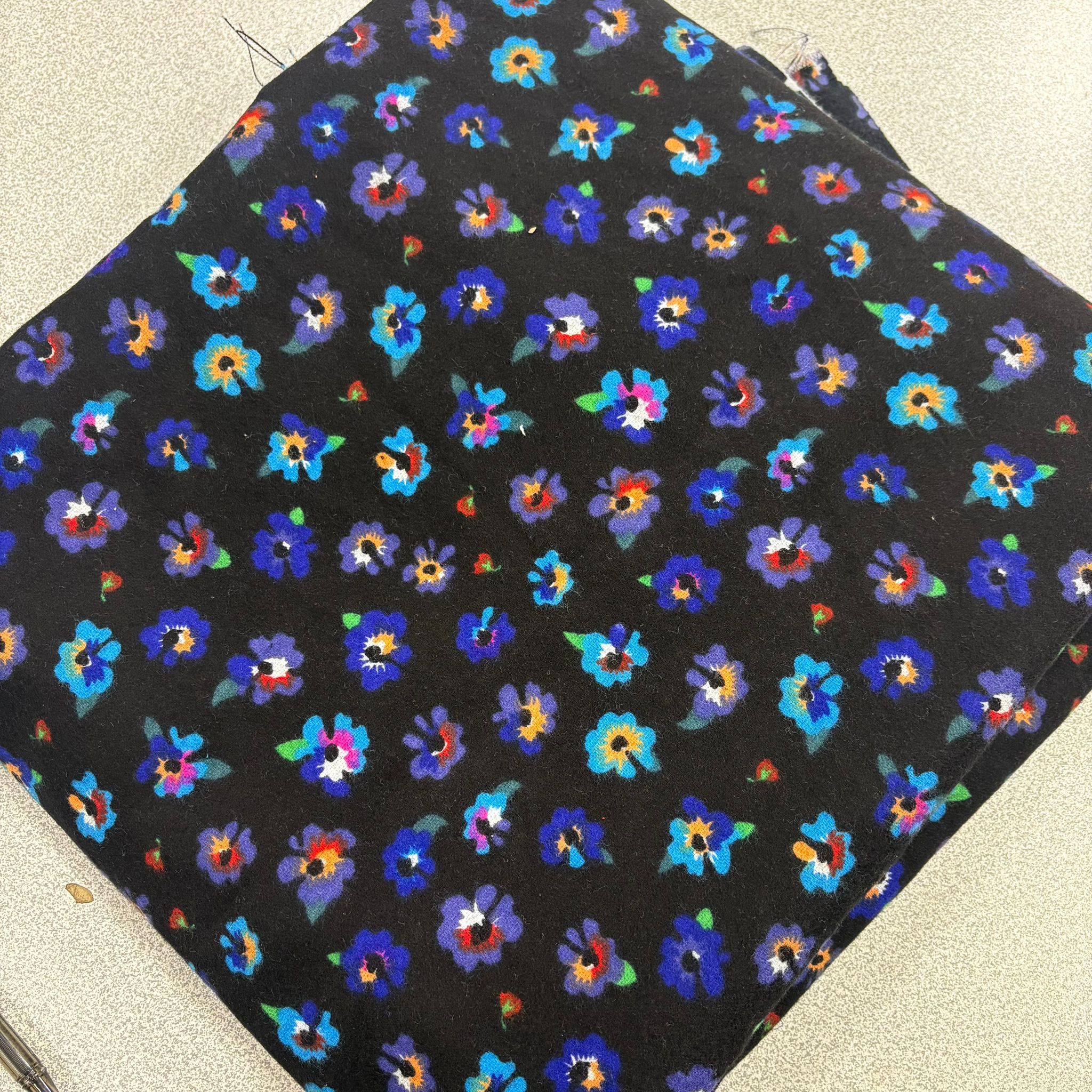 Desenli No:97 310*90 cm Parça Divitin Pazen Kumaş