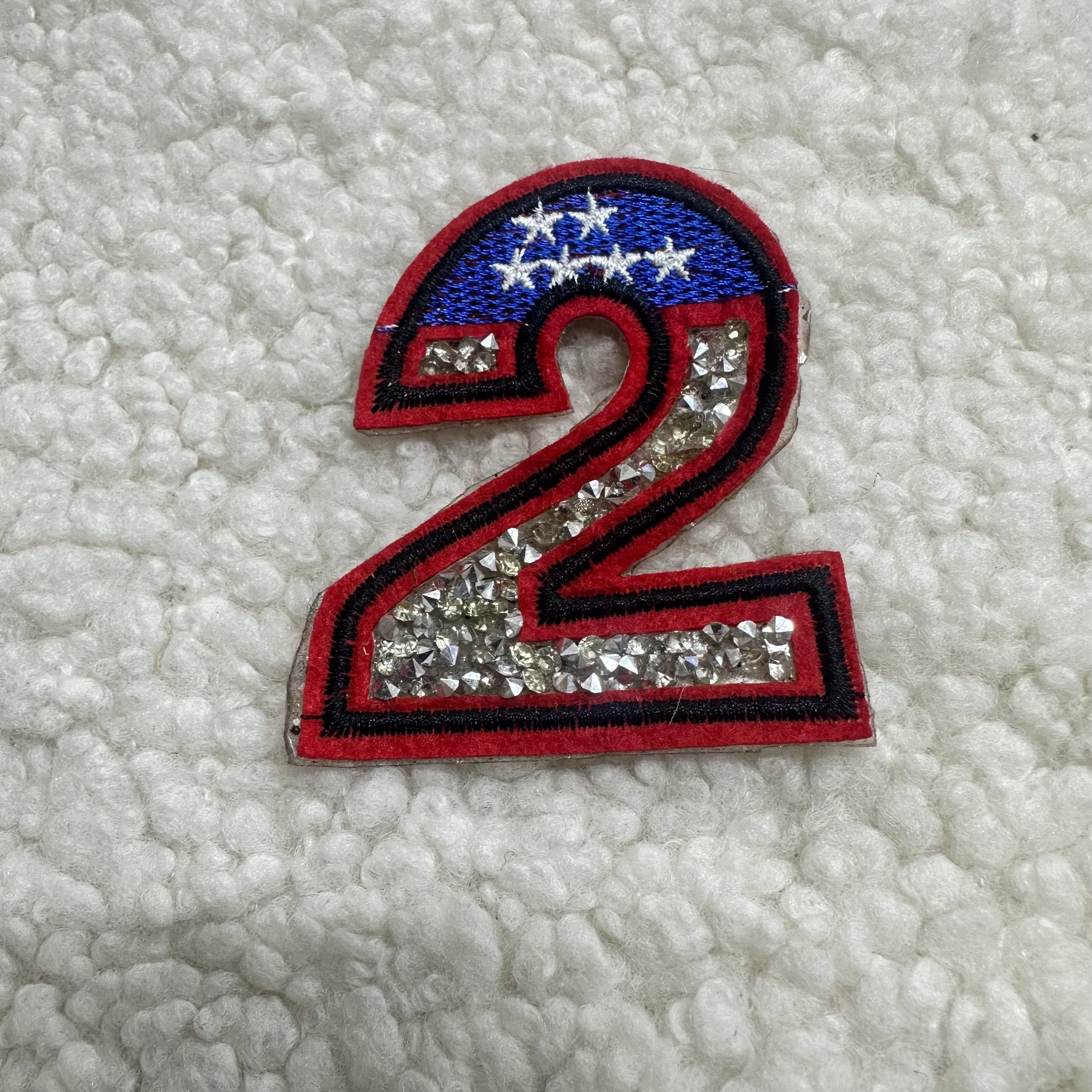 Kırmızı İki Taşlı Arma