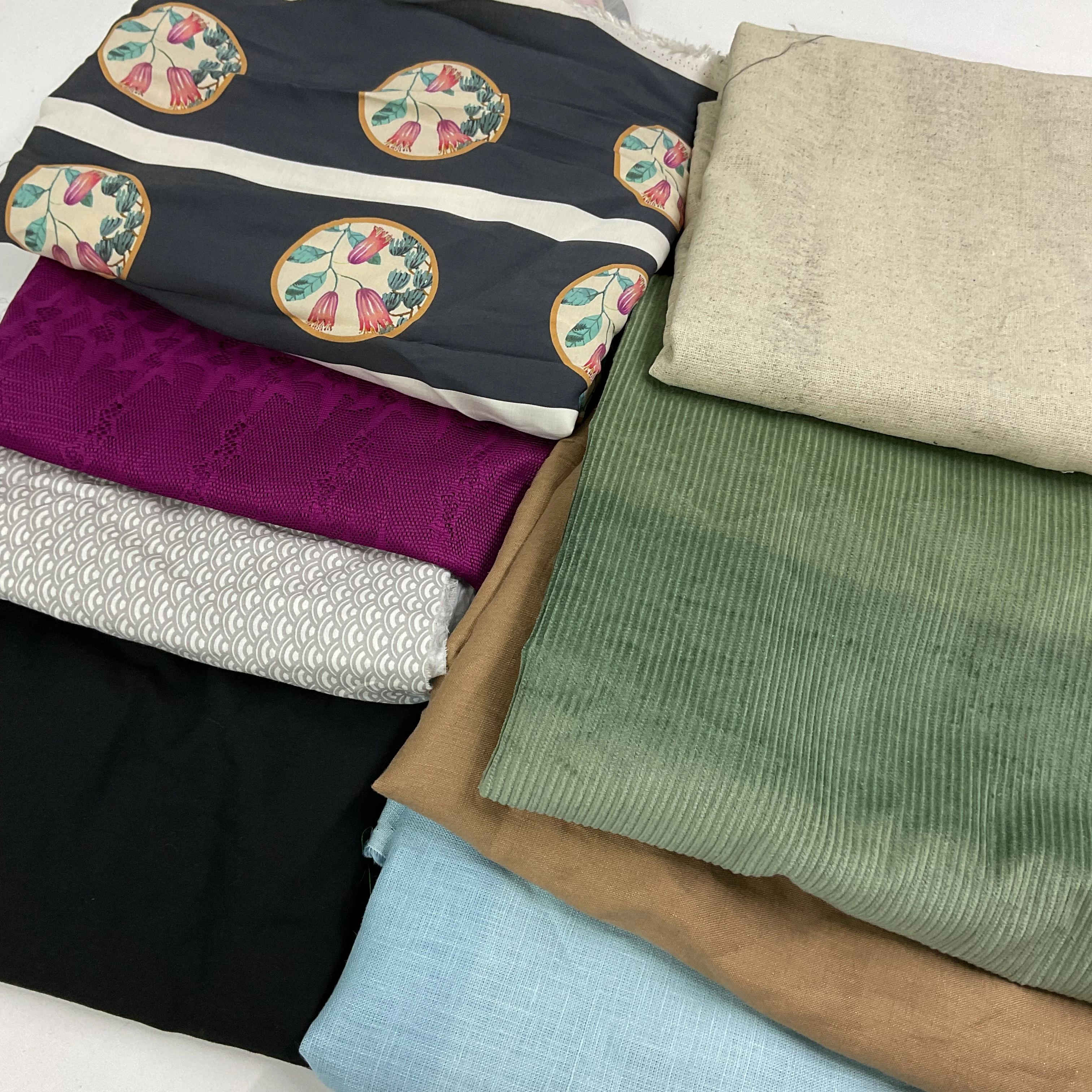 No:1 Defolu Karışık Parça Kumaşlar 2000 gr