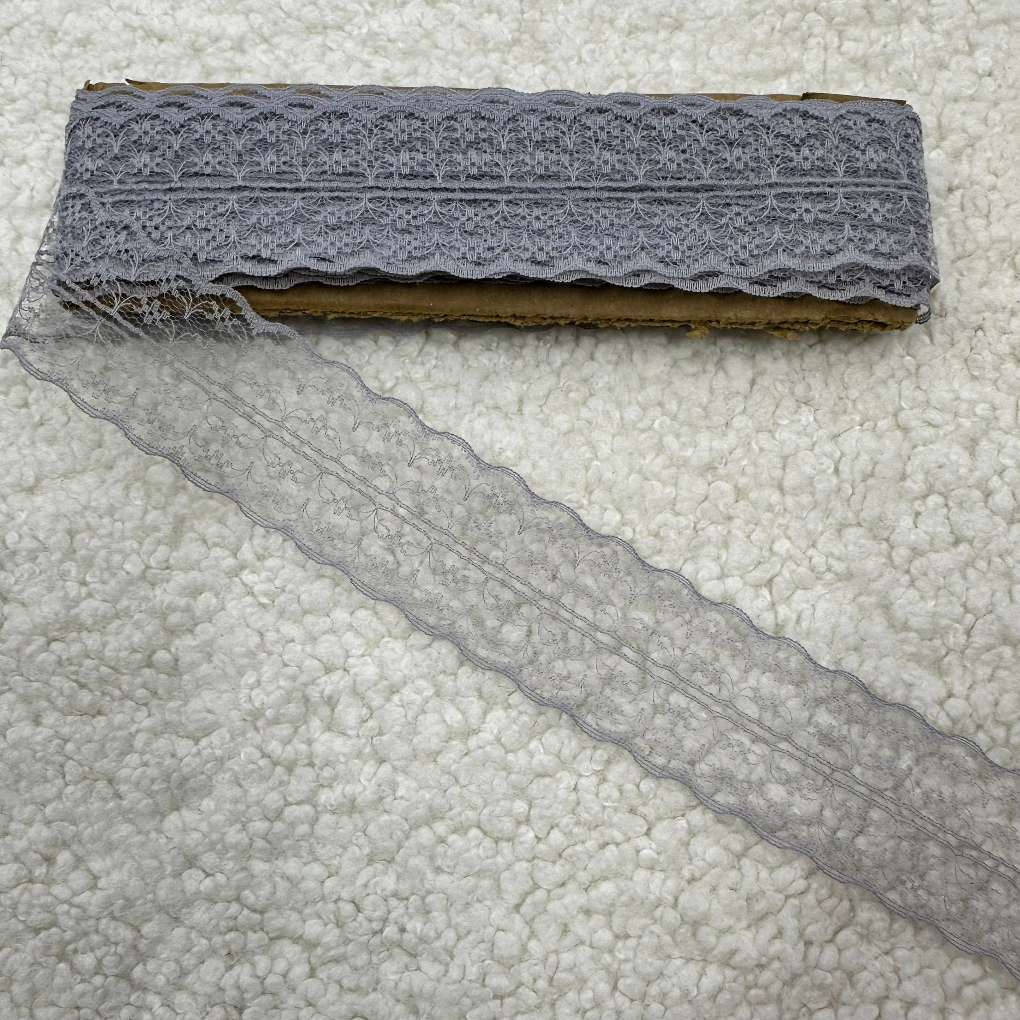 Gri Çift Taraflı Dantel Güpür Top