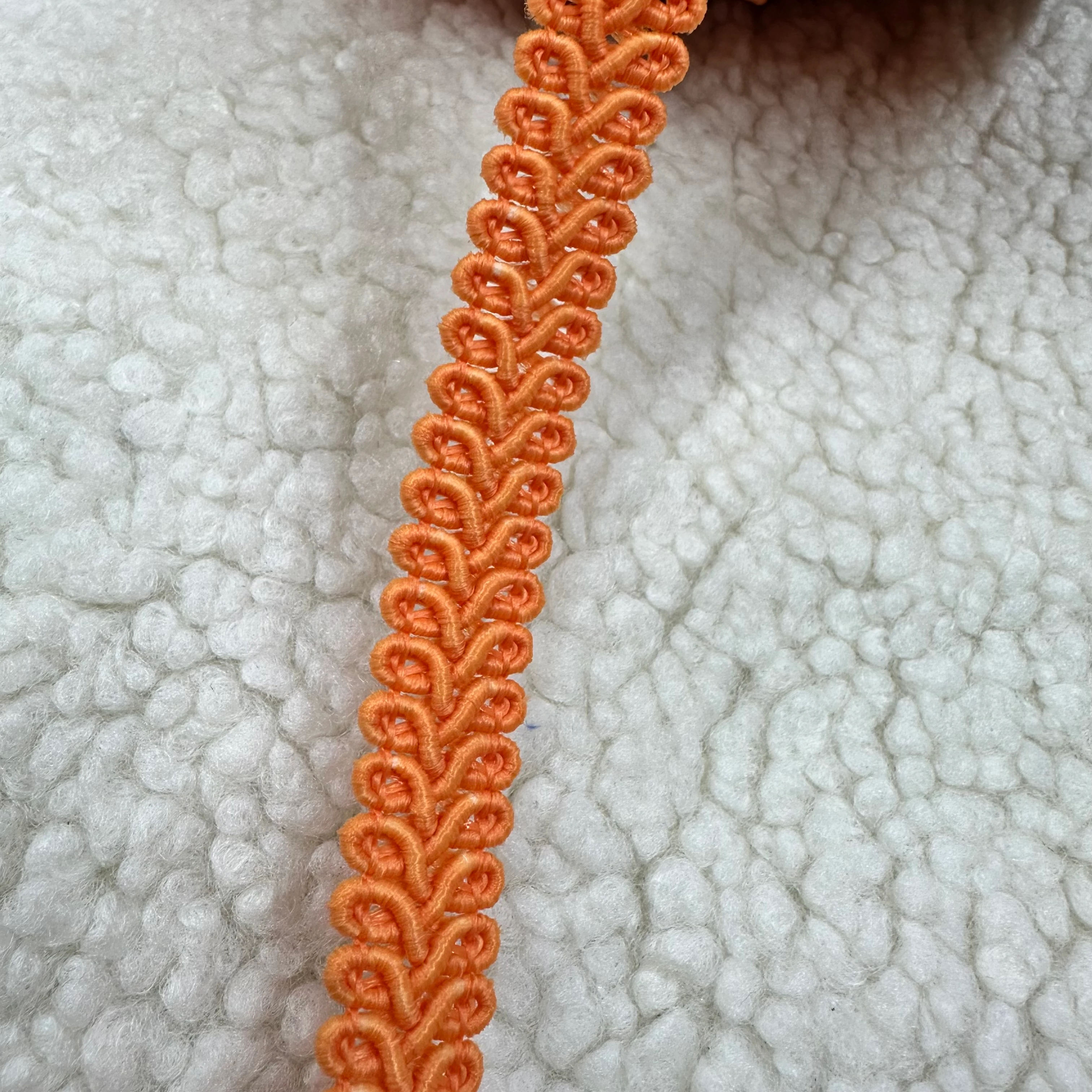 Turuncu Örgülü Su Taşı