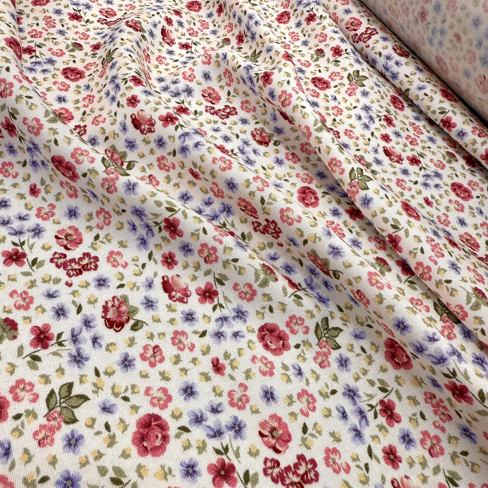 Güllü Bahçe İntaşlar Markalı Viskon Kumaş