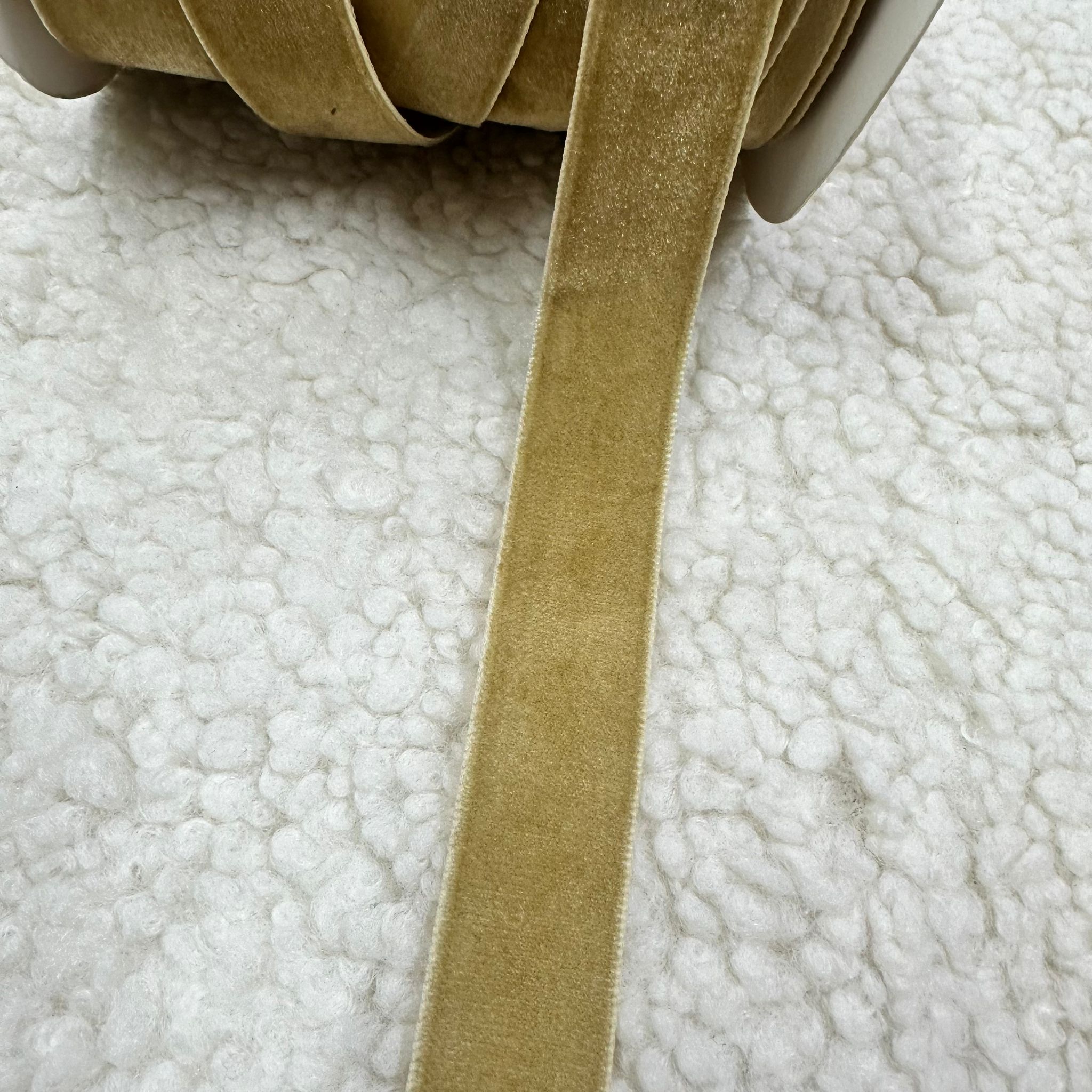 Bej 2 Cm Kadife Kurdele Top 17.75 Mt