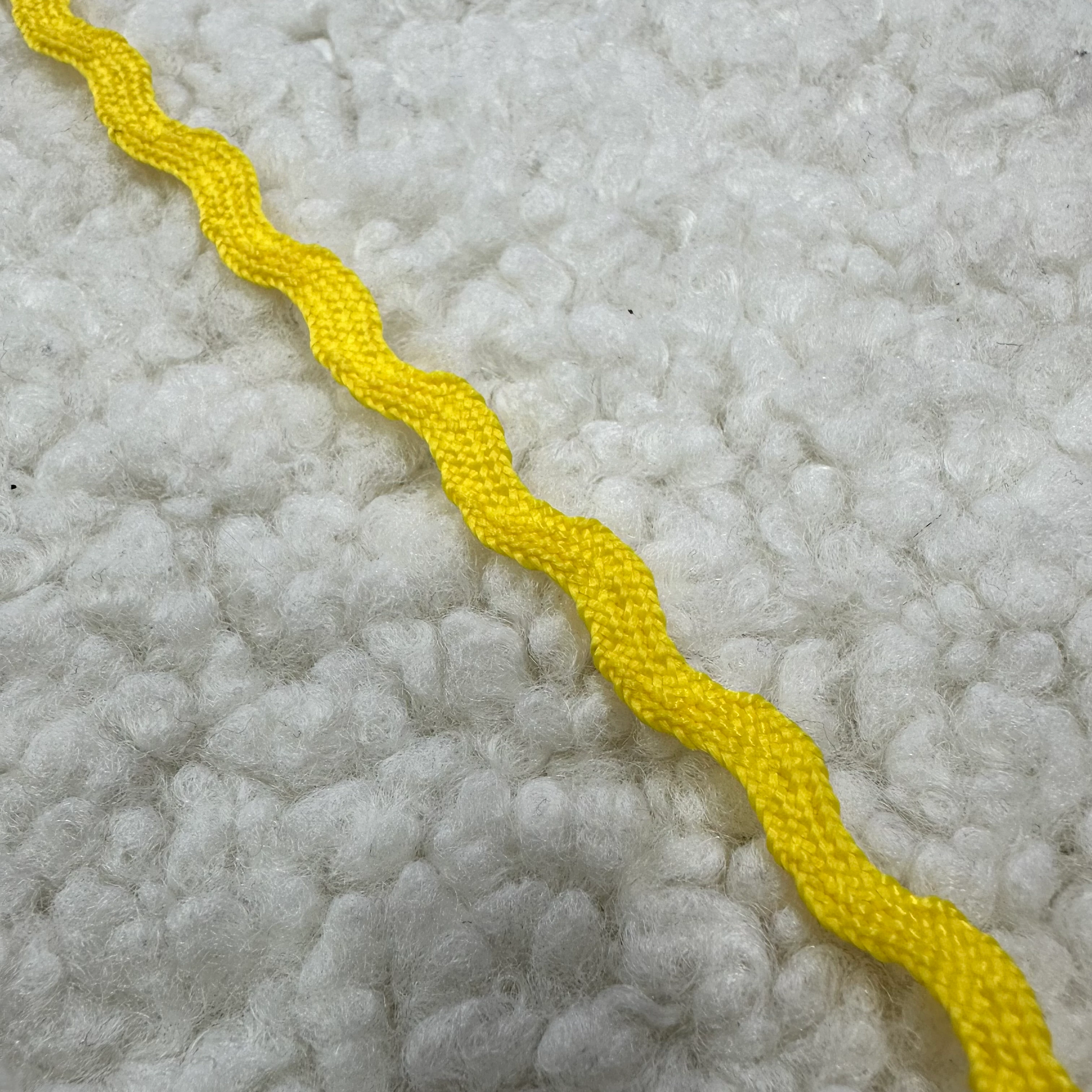 Koyu Sarı Su Taşı