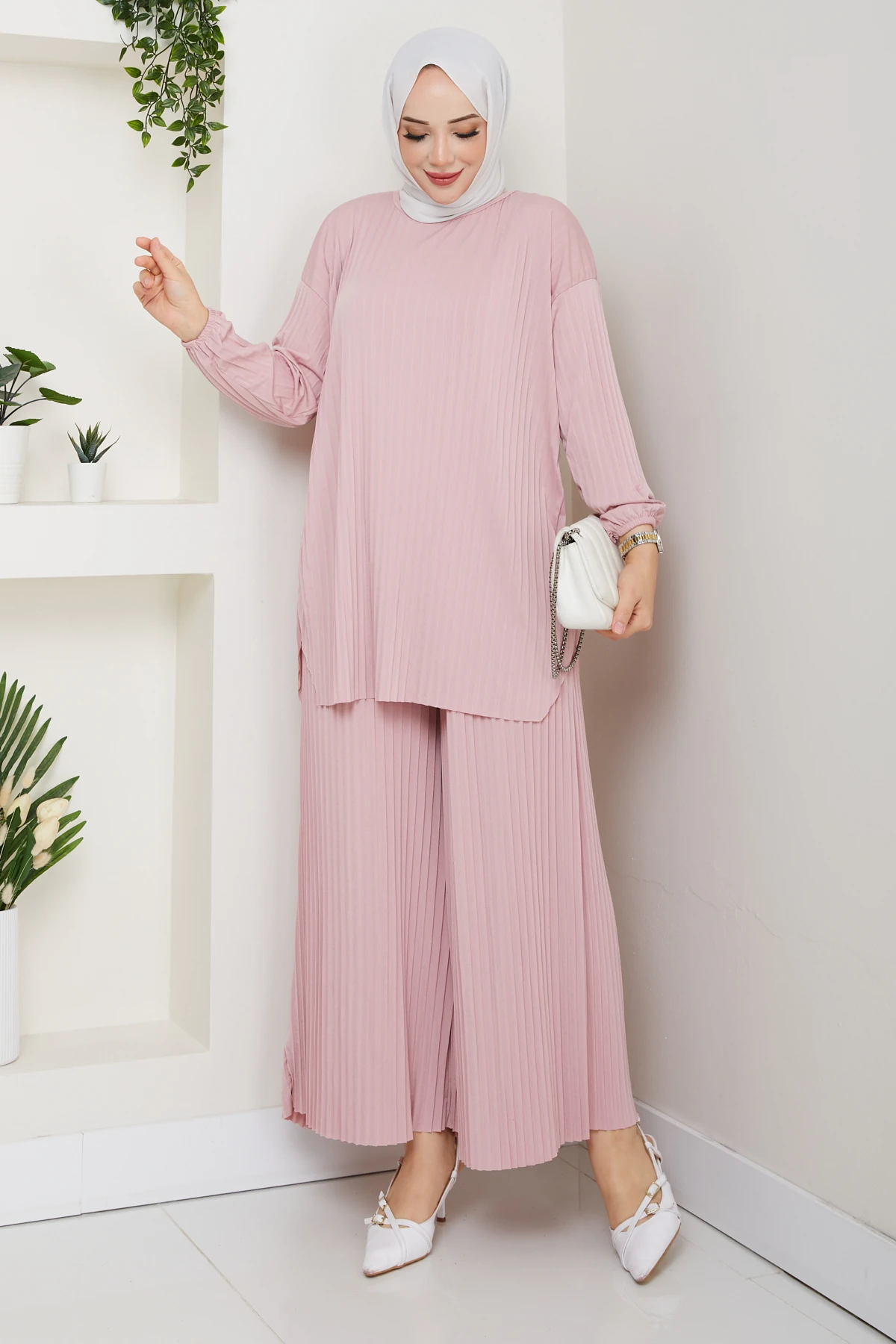 Piliseli Pantolonlu Kadın Takım