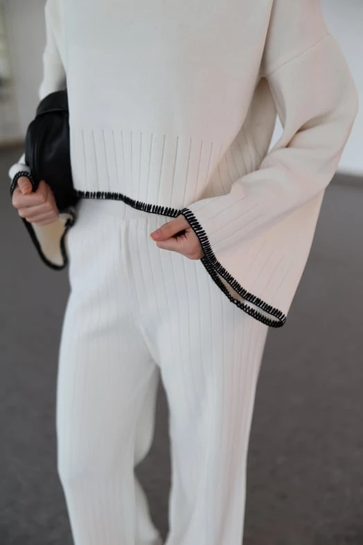 Bisiklet Yaka Önü Nakış Detay Alt Üst Triko Takım