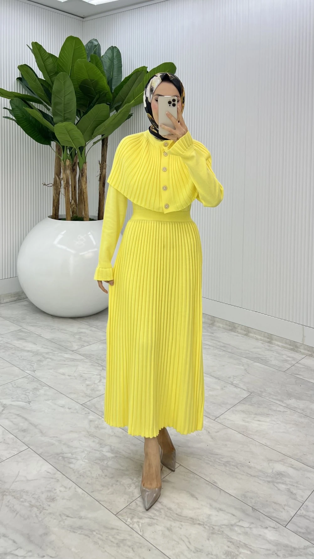 Pelerinli Piliseli Triko Takım - Sarı