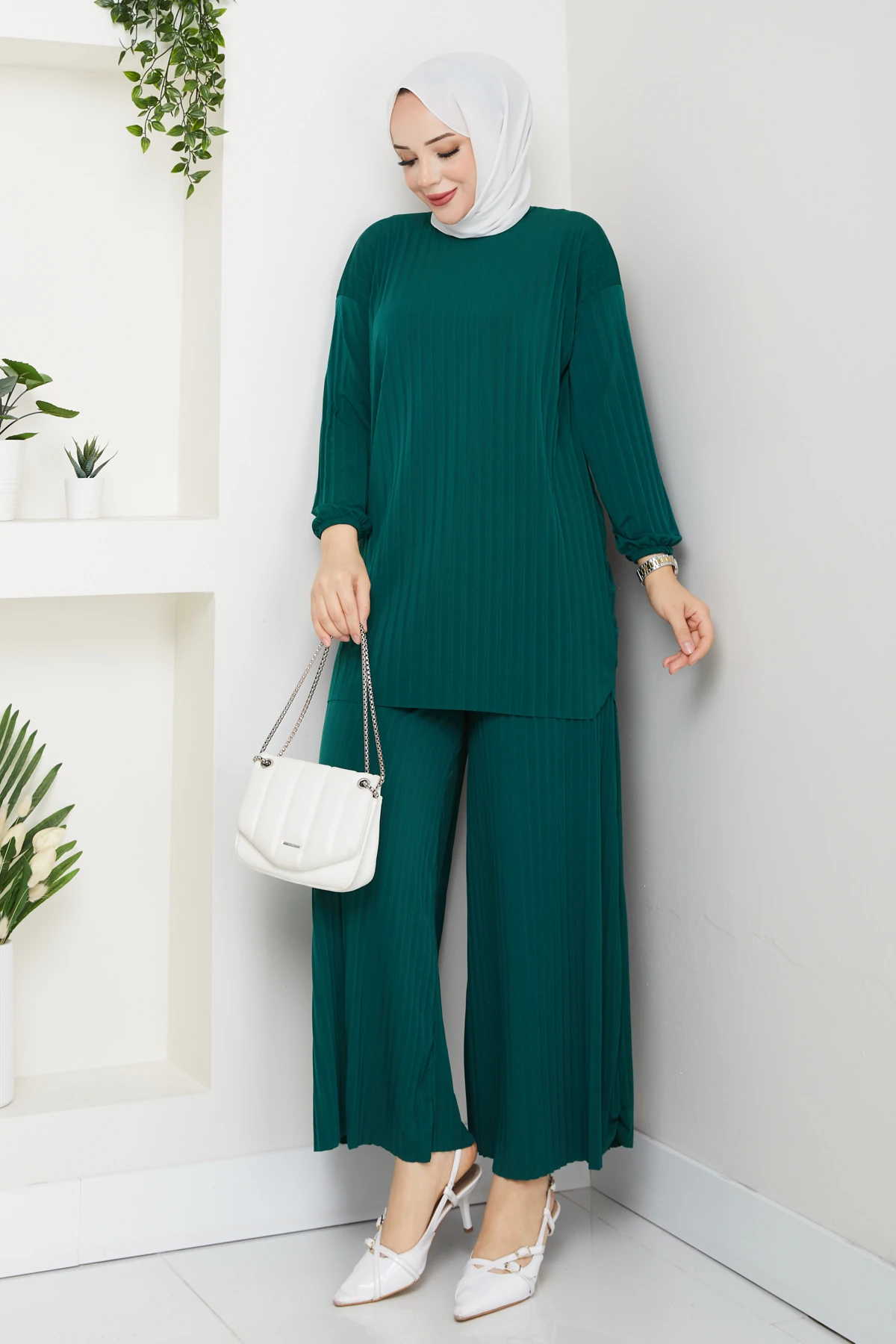Piliseli Pantolonlu Kadın Takım - Zümrüt Yeşili
