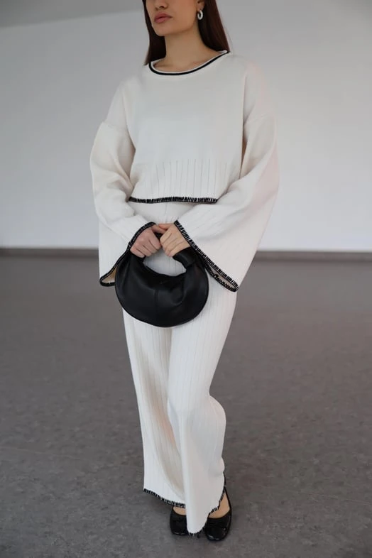 Bisiklet Yaka Önü Nakış Detay Alt Üst Triko Takım