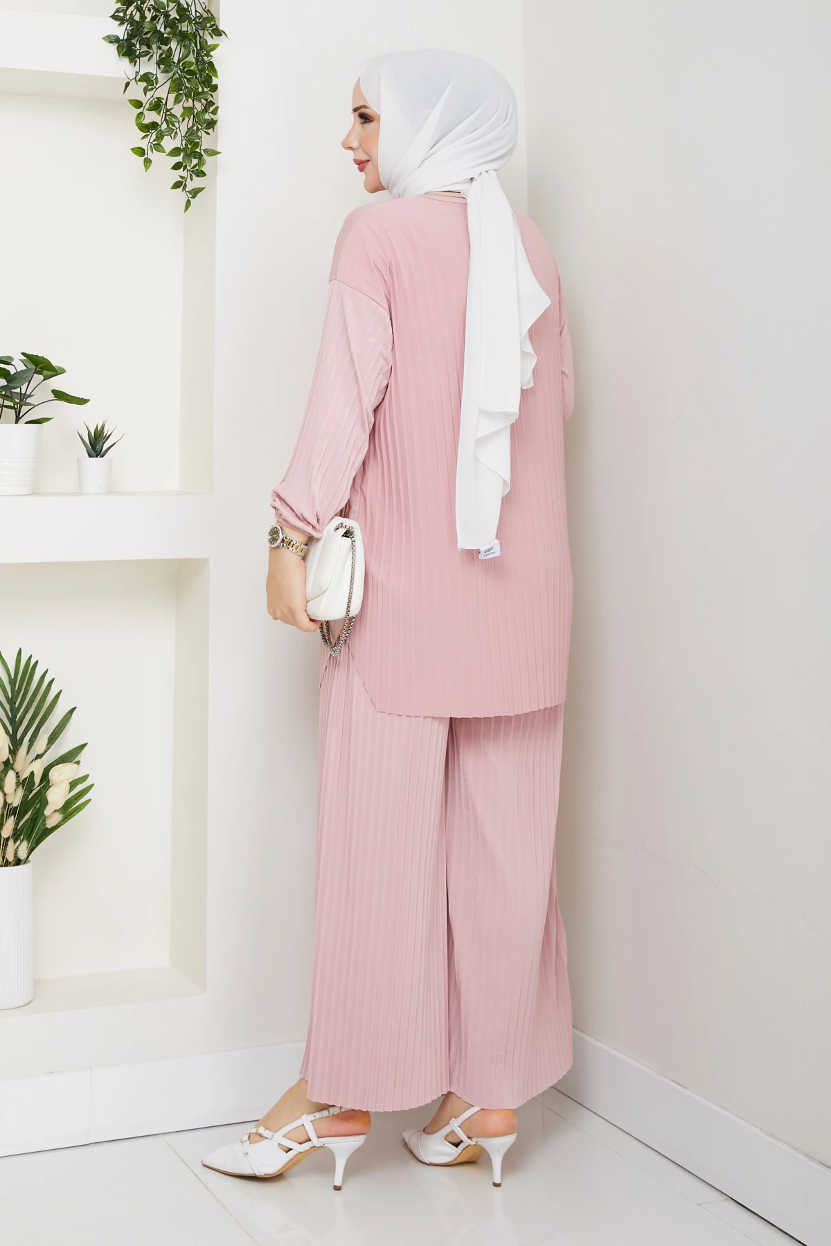 Piliseli Pantolonlu Kadın Takım