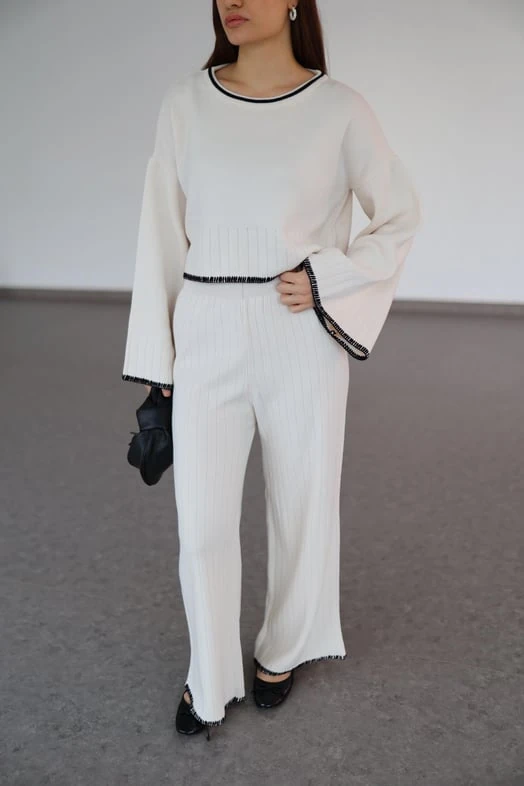 Bisiklet Yaka Önü Nakış Detay Alt Üst Triko Takım