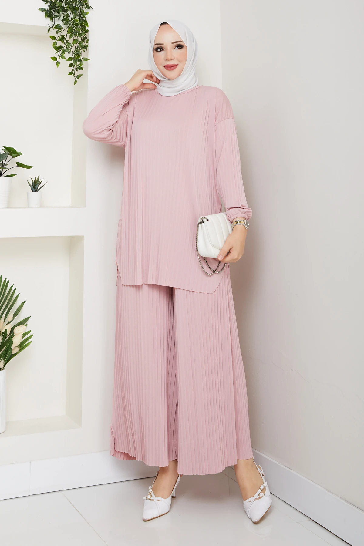 Piliseli Pantolonlu Kadın Takım