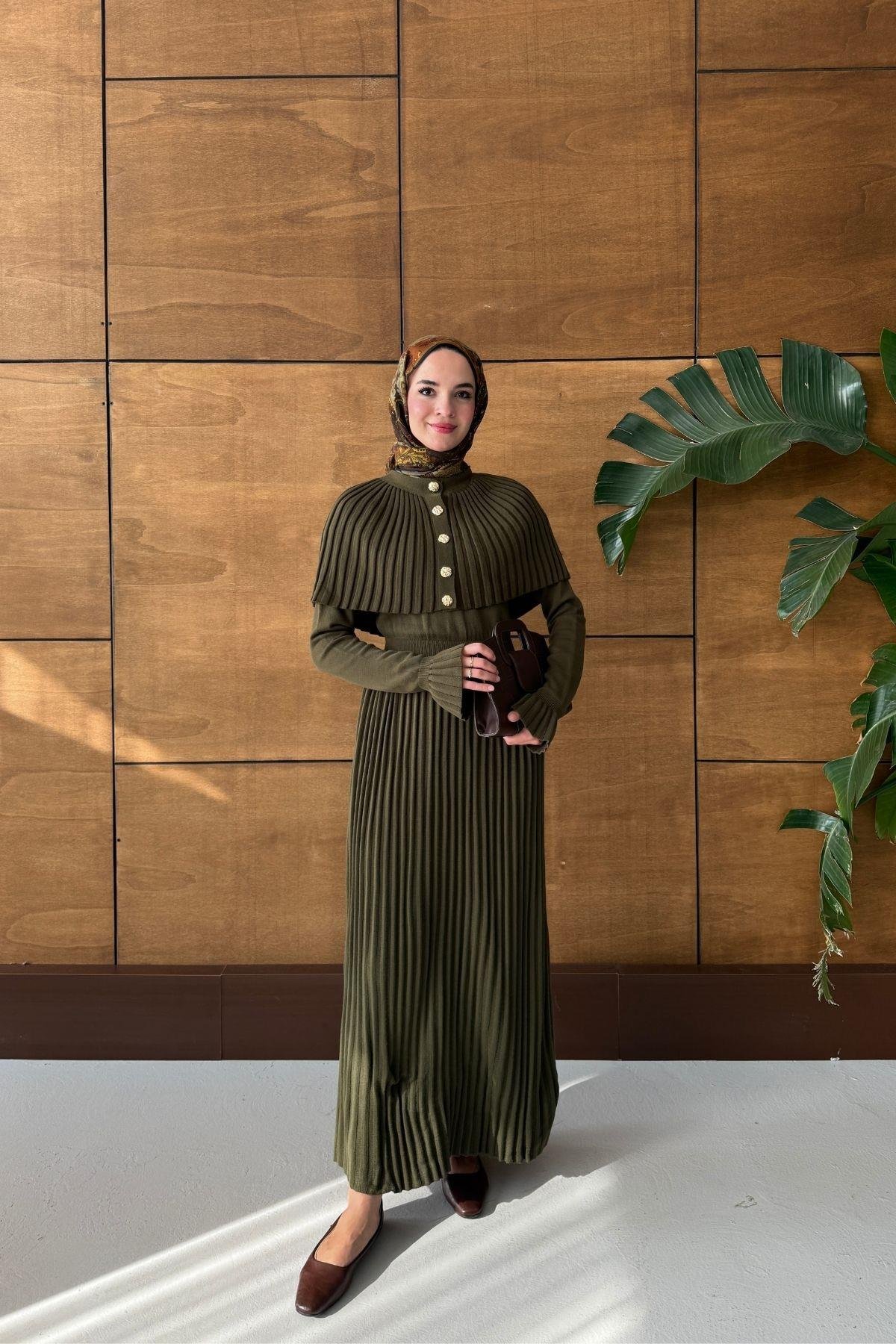 Pelerinli Piliseli Triko Takım - Hâki