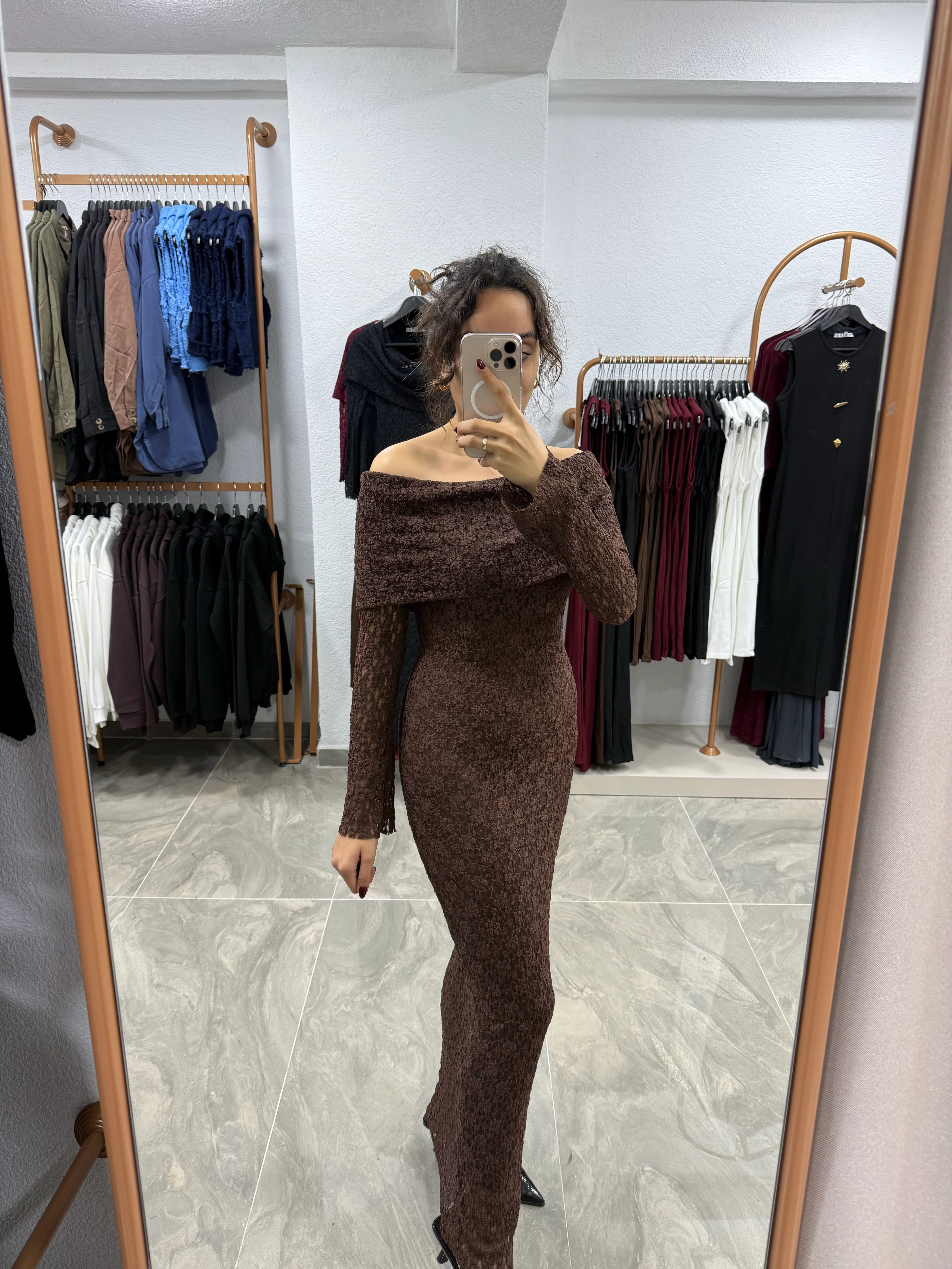 MADONNA YAKA DANTEL ELBİSE 