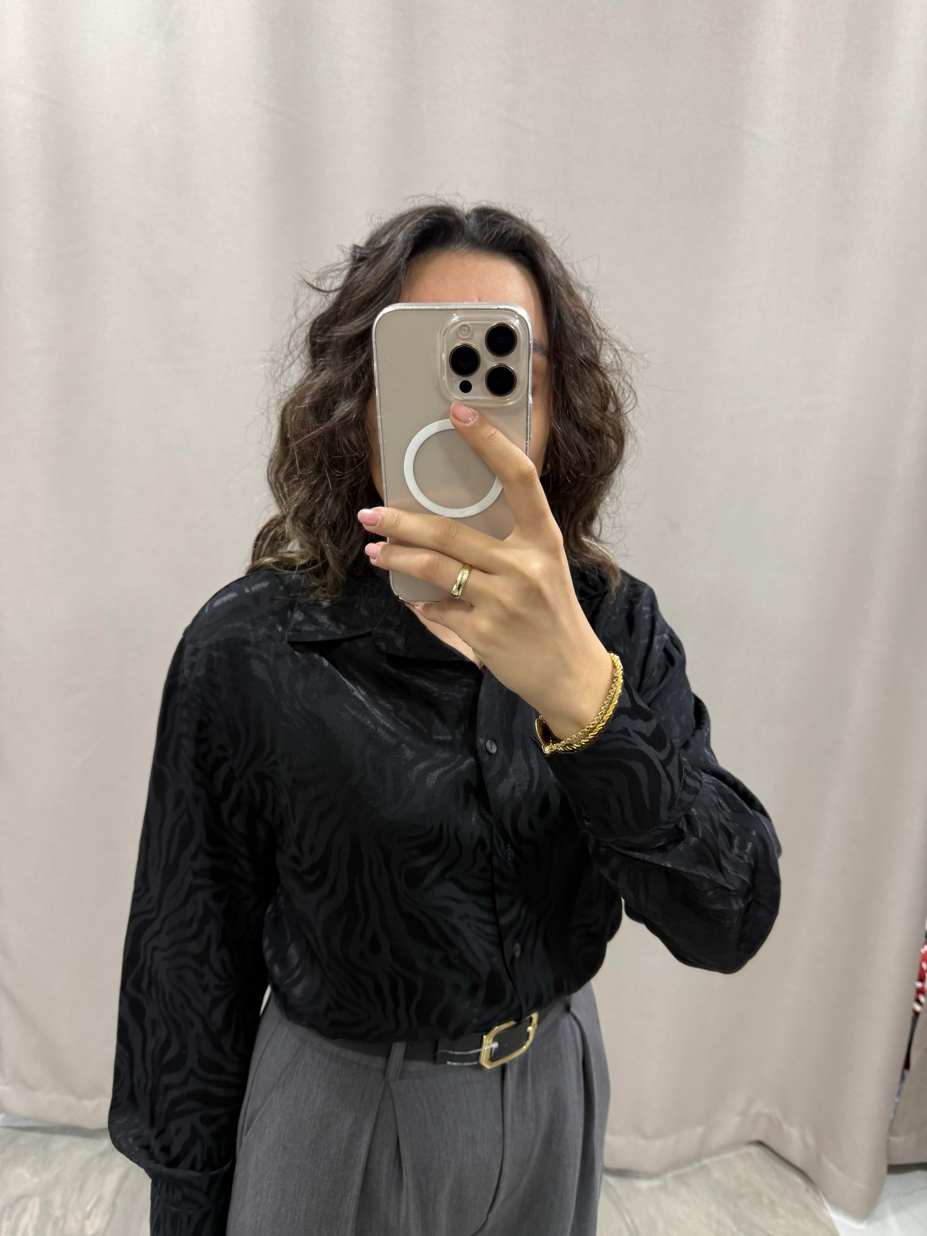 SİYAH JAKARLI GÖMLEK