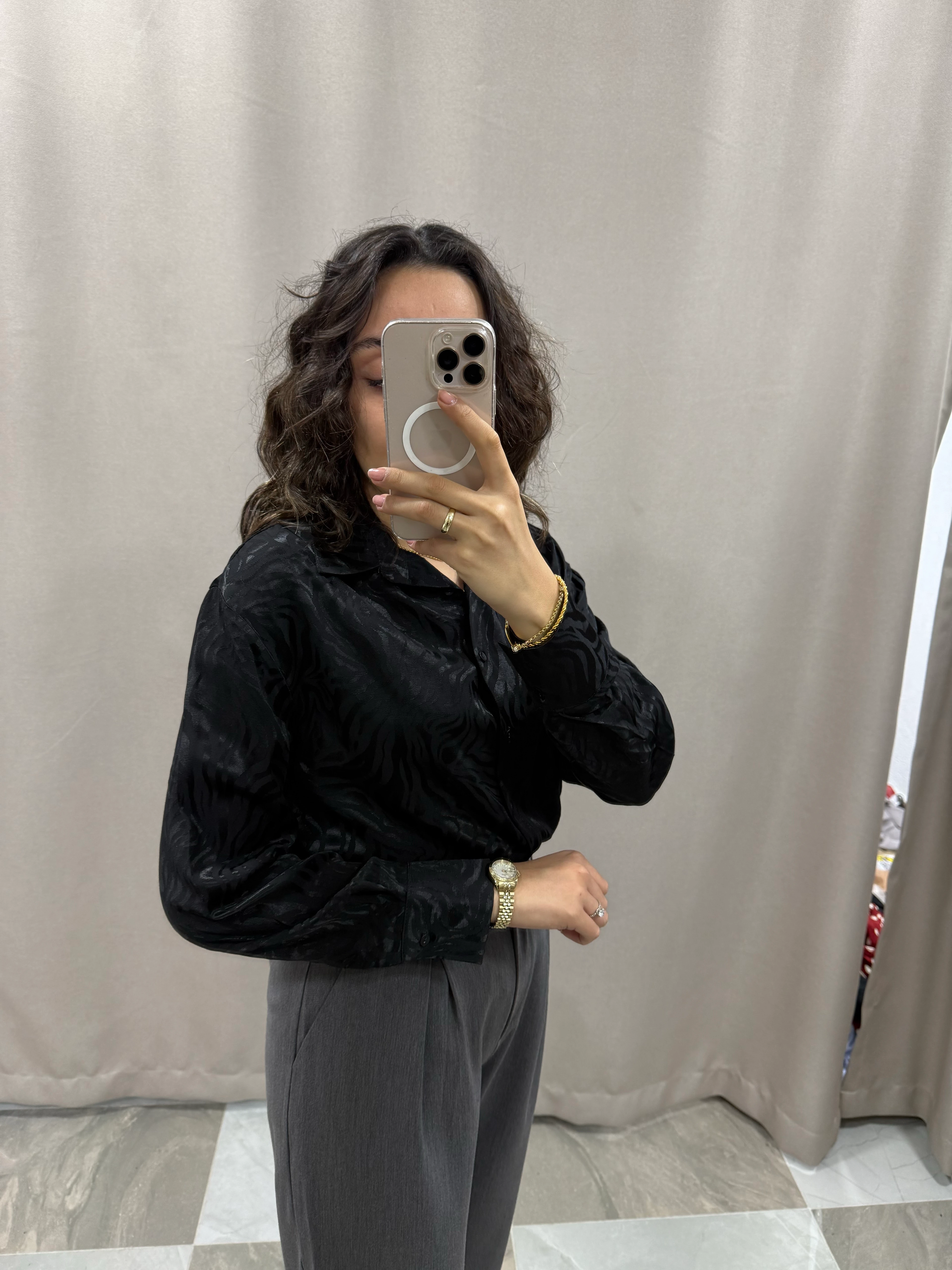 SİYAH JAKARLI GÖMLEK