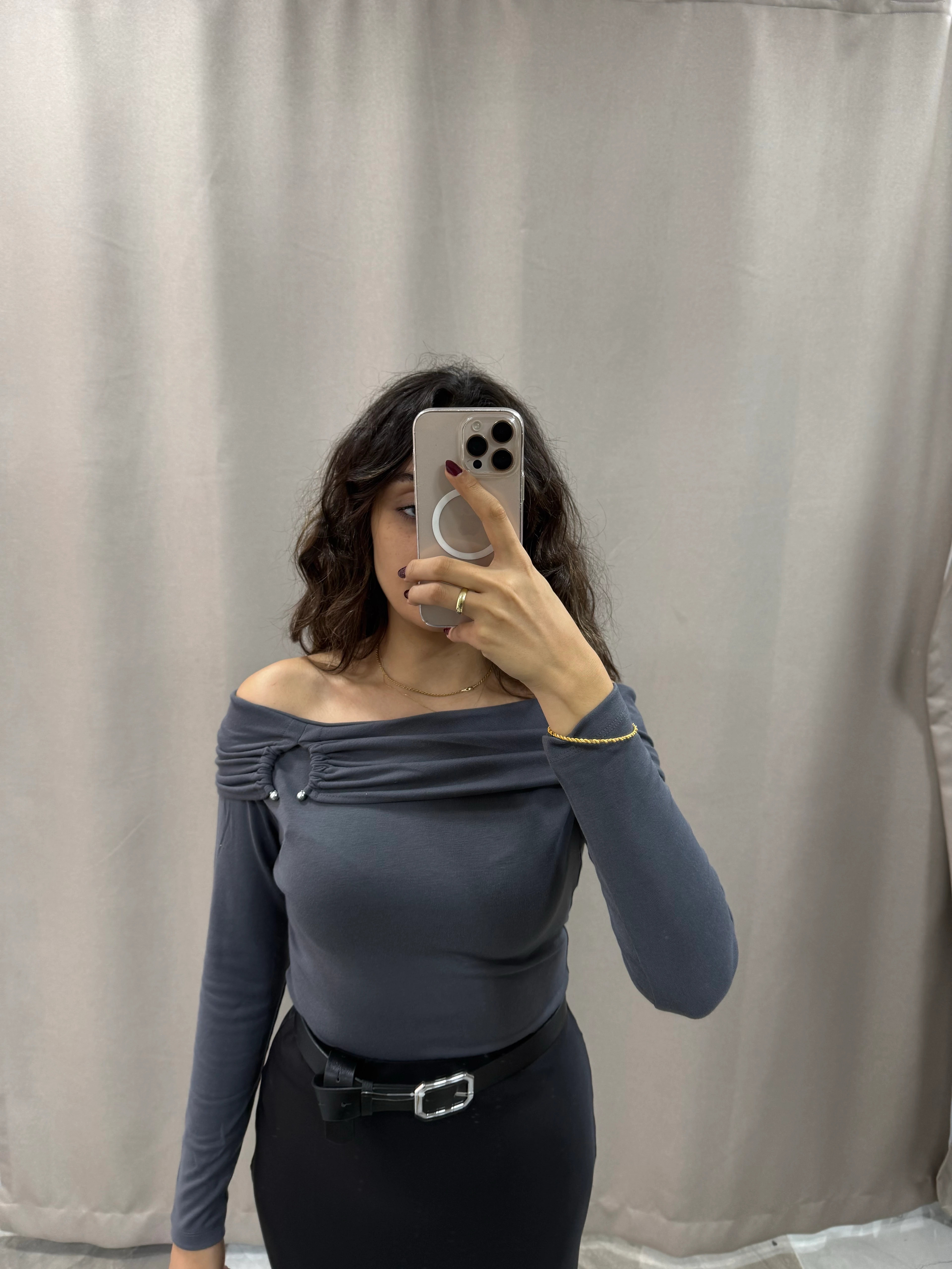 YAKA DETAYLI MADONNA YAKA BLUZ