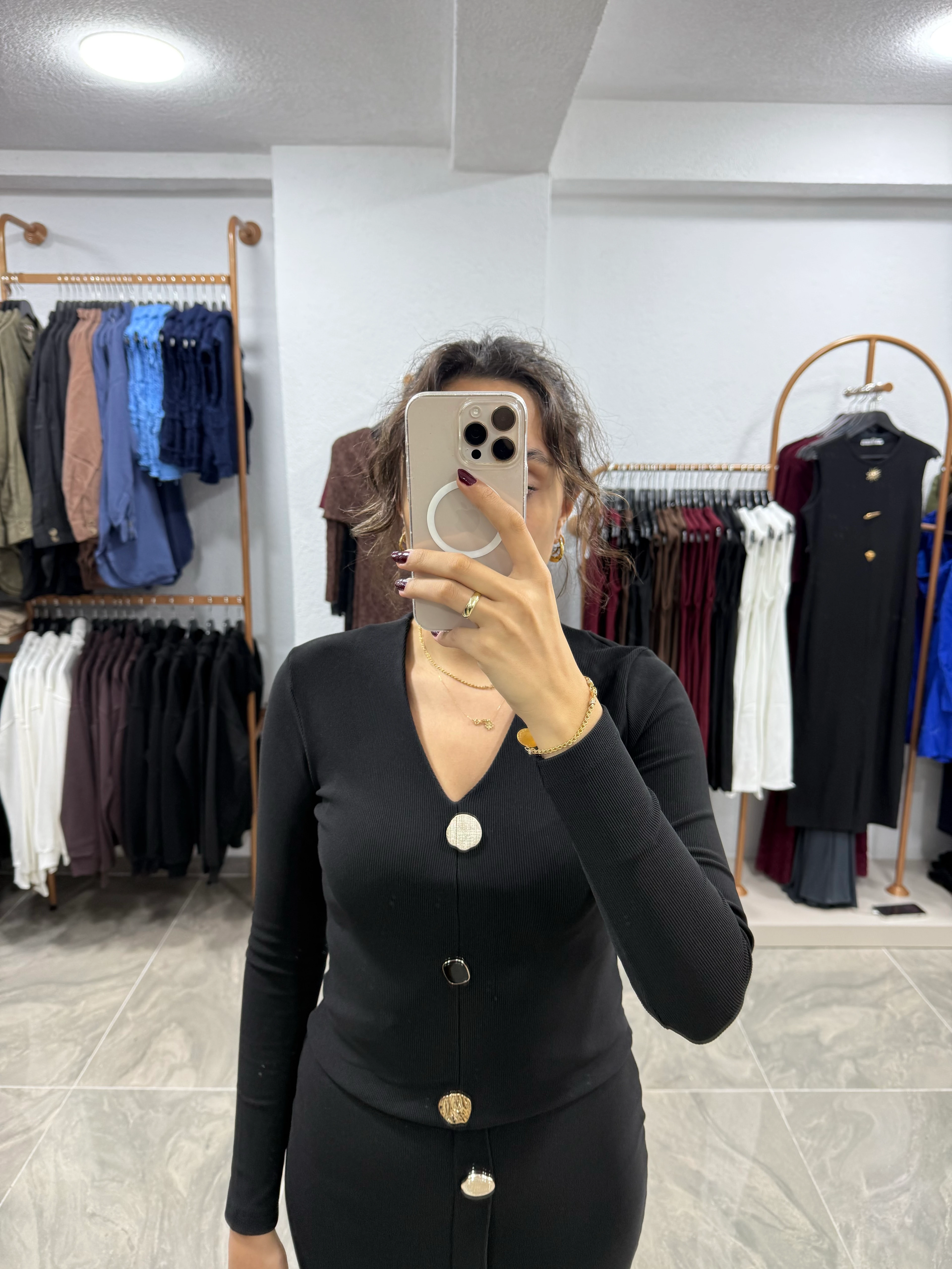 GOLD DÜĞME DETAYLI BLUZ  - SİYAH