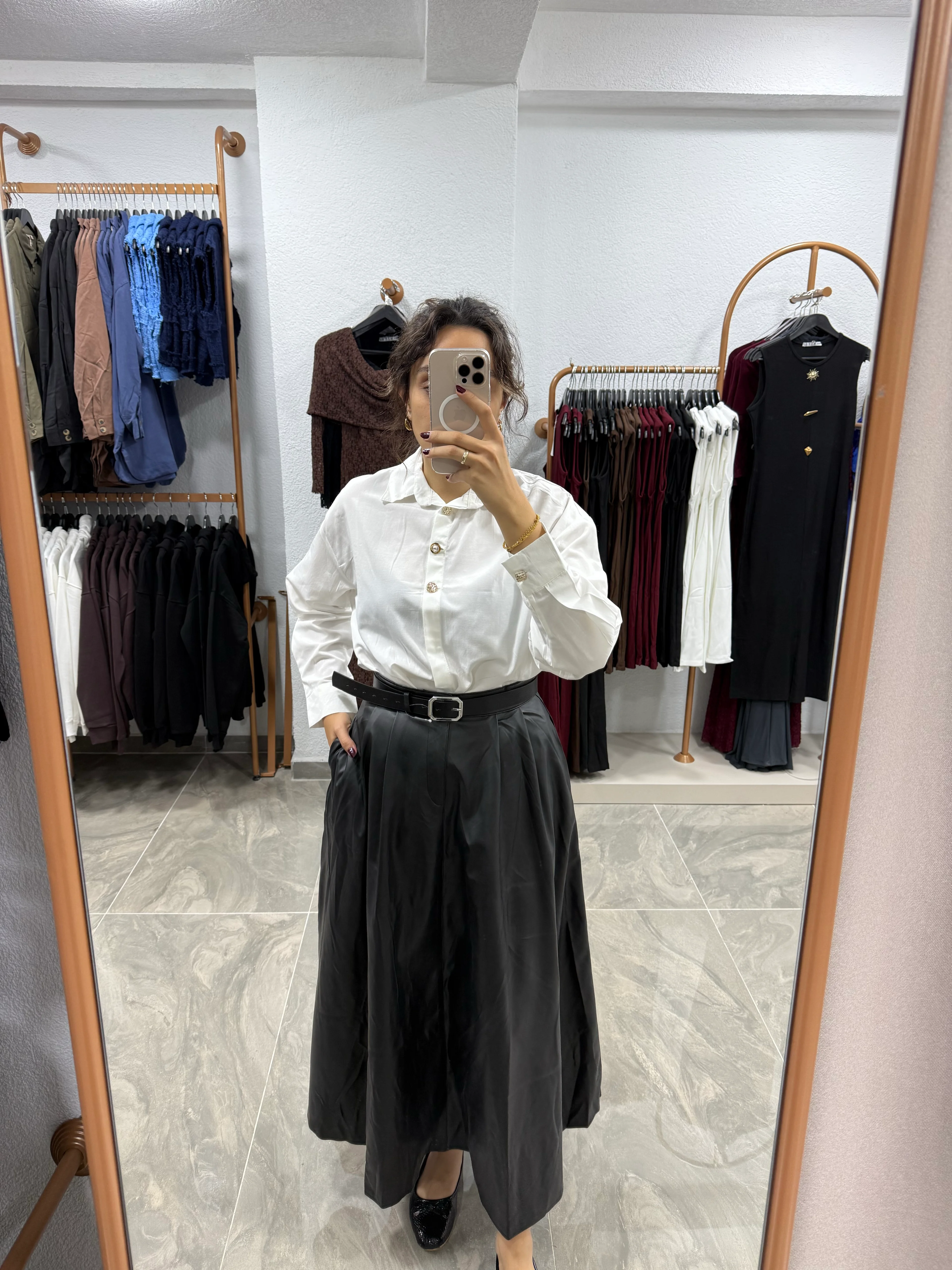 GOLD DÜĞME DETAYLI GÖMLEK - BEYAZ