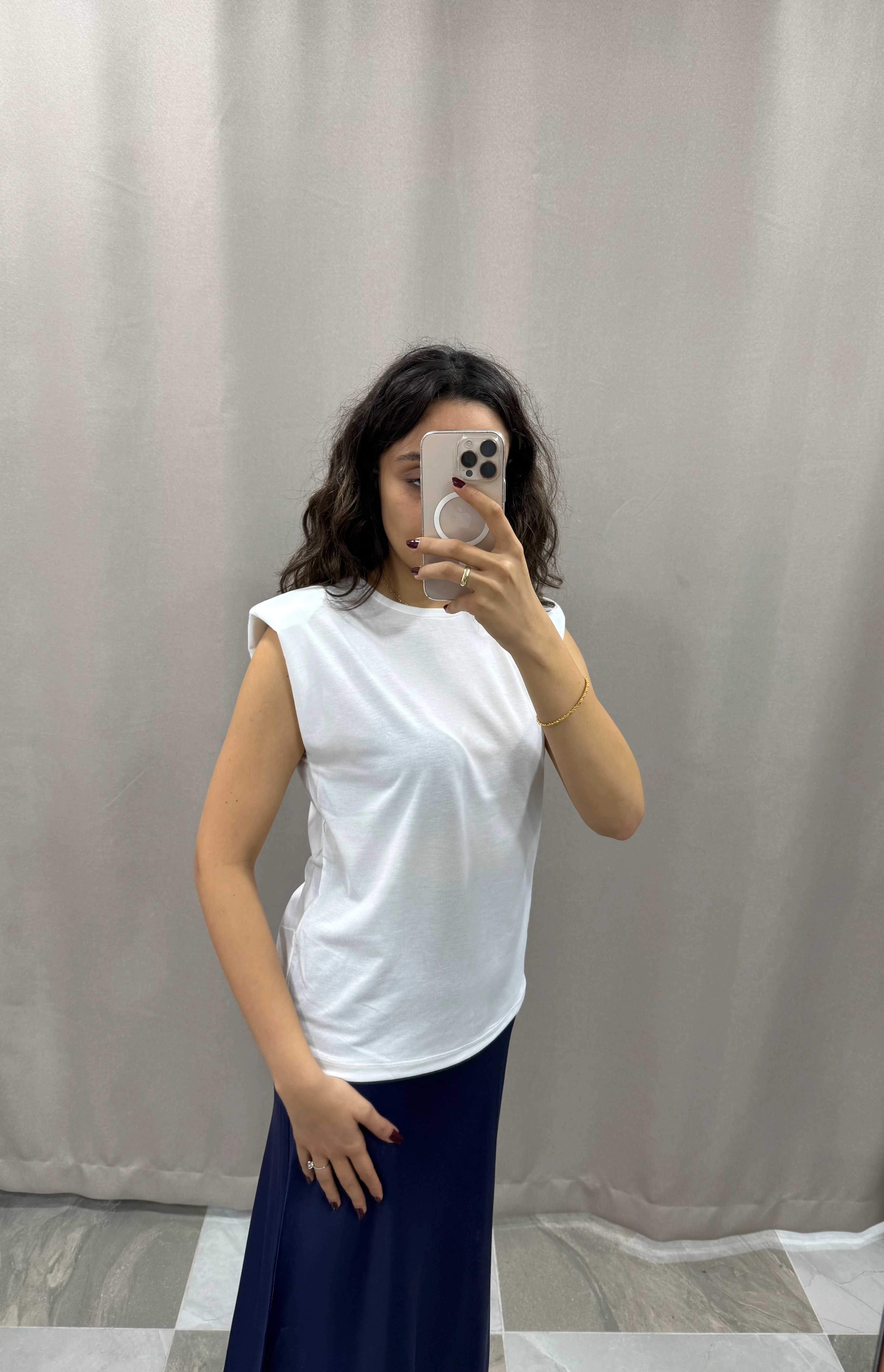 BEYAZ VATKALI TSHIRT