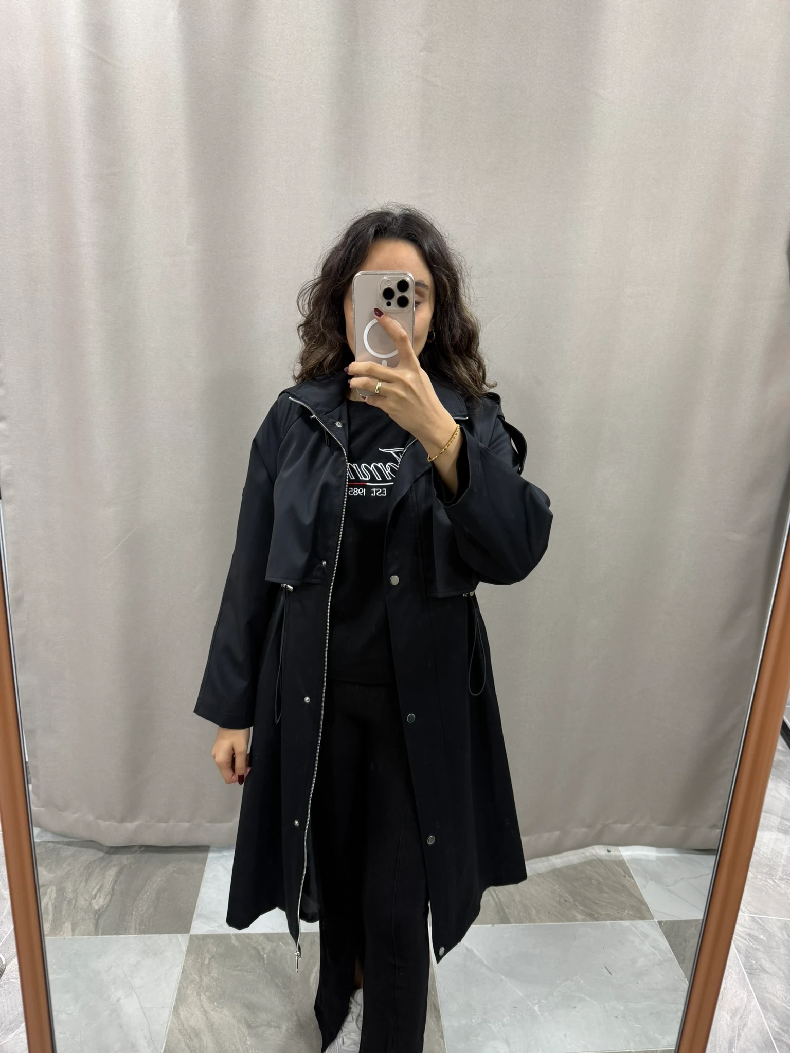 SİYAH KAPÜŞONLU YAĞMURLUK 