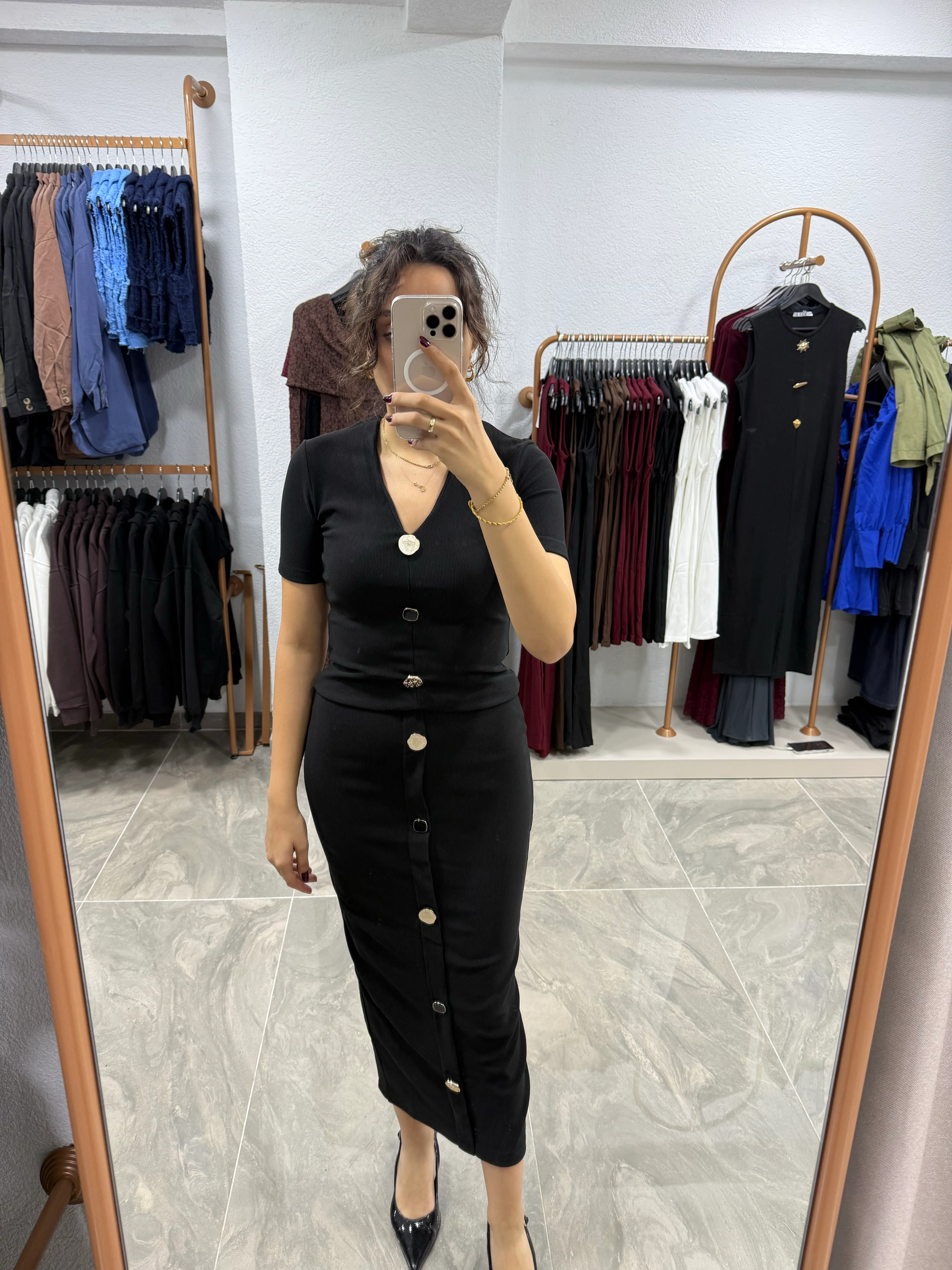 TRİKO GOLD DÜĞME DETAYLI YIRTMAÇLI KALEM ETEK - SİYAH