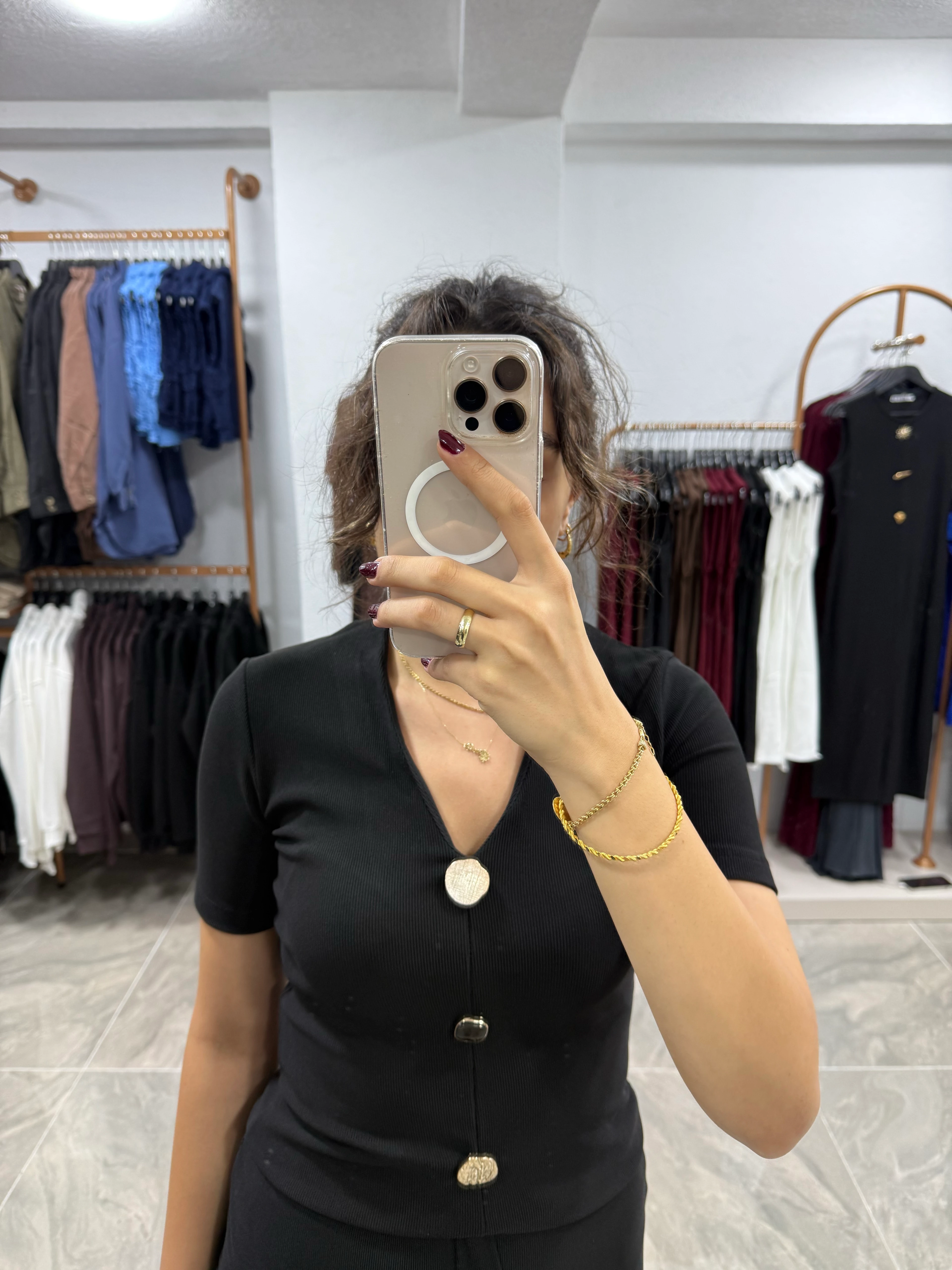 GOLD DÜĞME DETAYLI TRİKO BLUZ