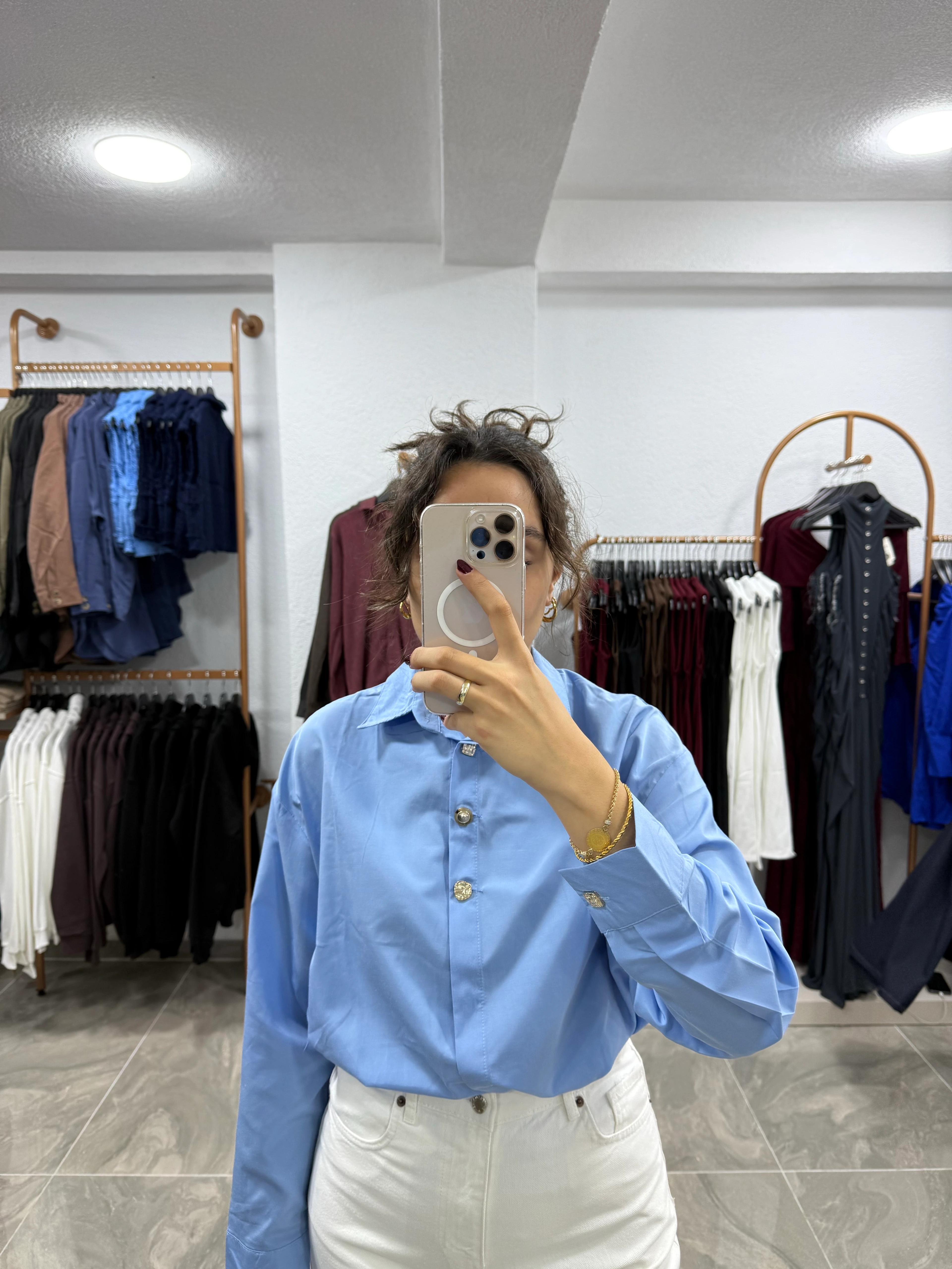 GOLD DÜĞME DETAYLI GÖMLEK