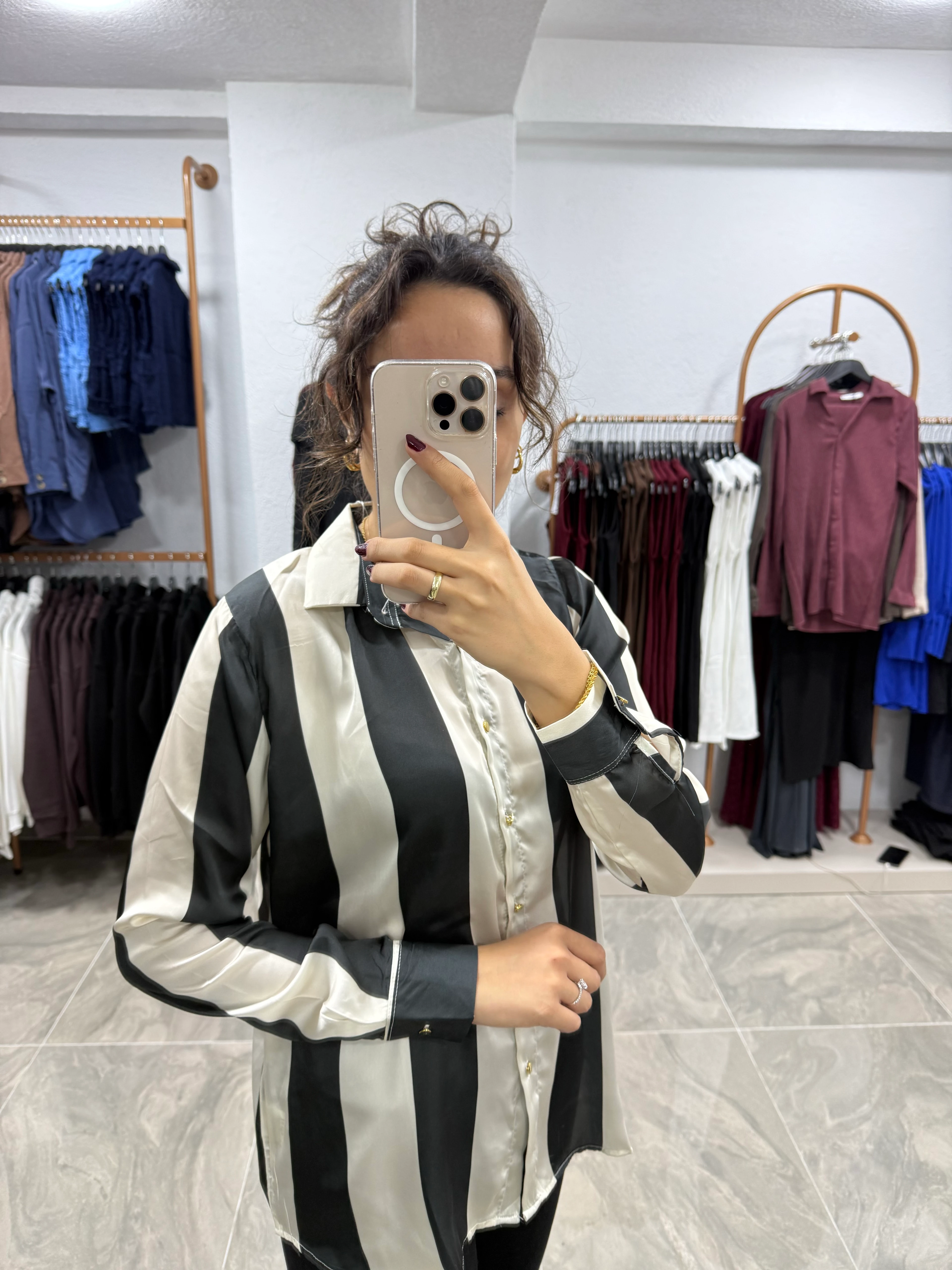 SİYAH BEYAZ ÇİZGİLİ SATEN GÖMLEK