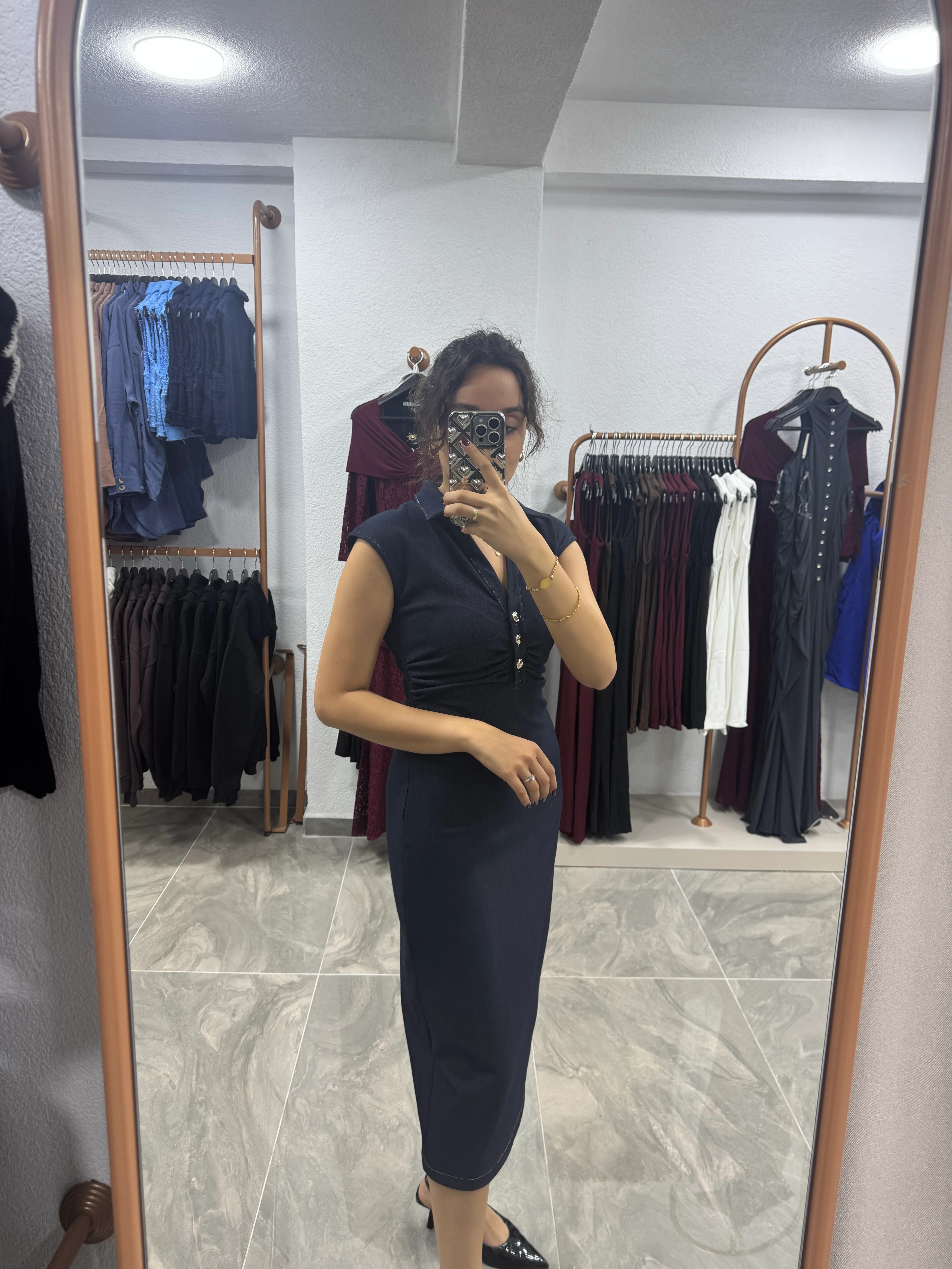 ÜÇ GOLD DÜĞME ELBİSE 