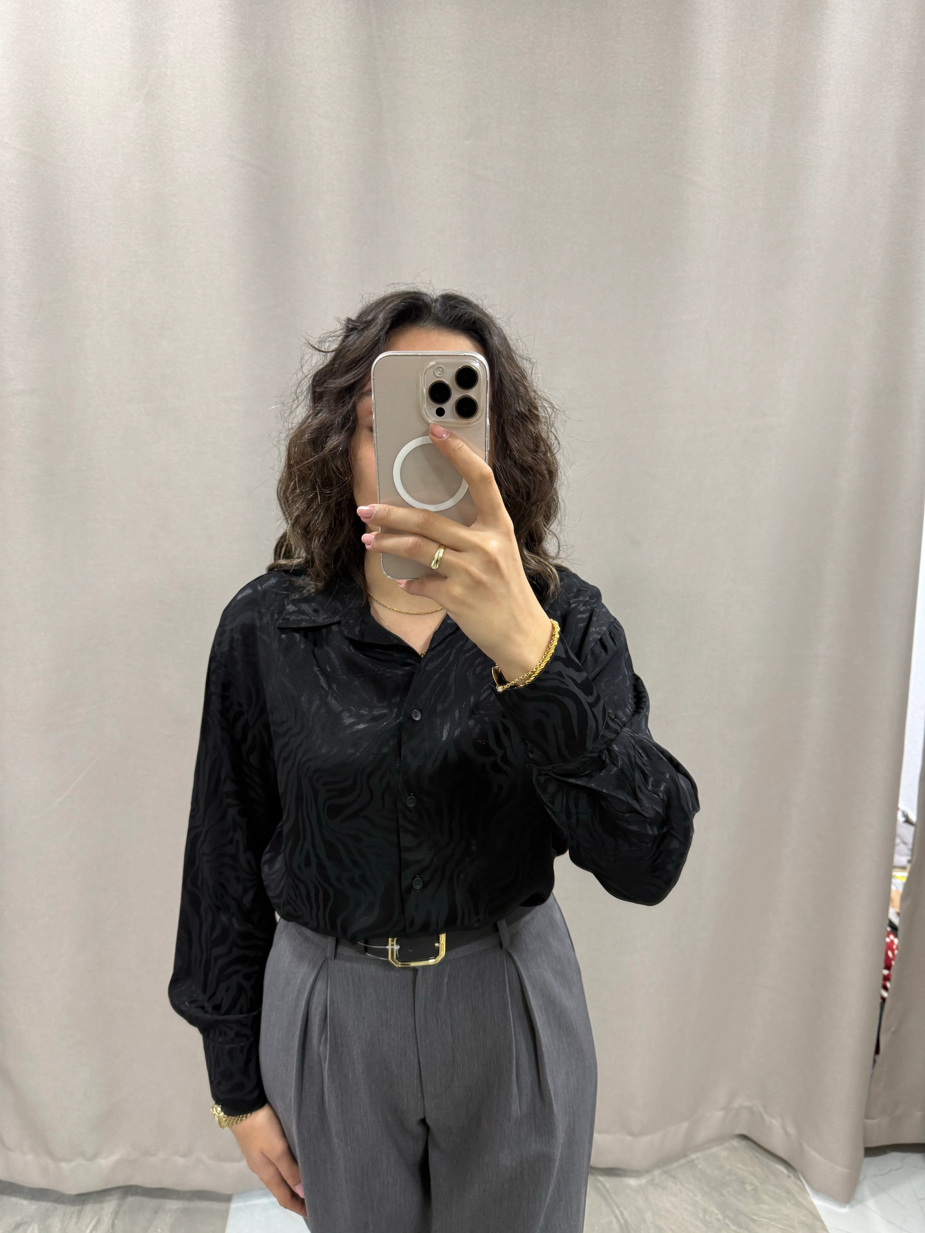 SİYAH JAKARLI GÖMLEK