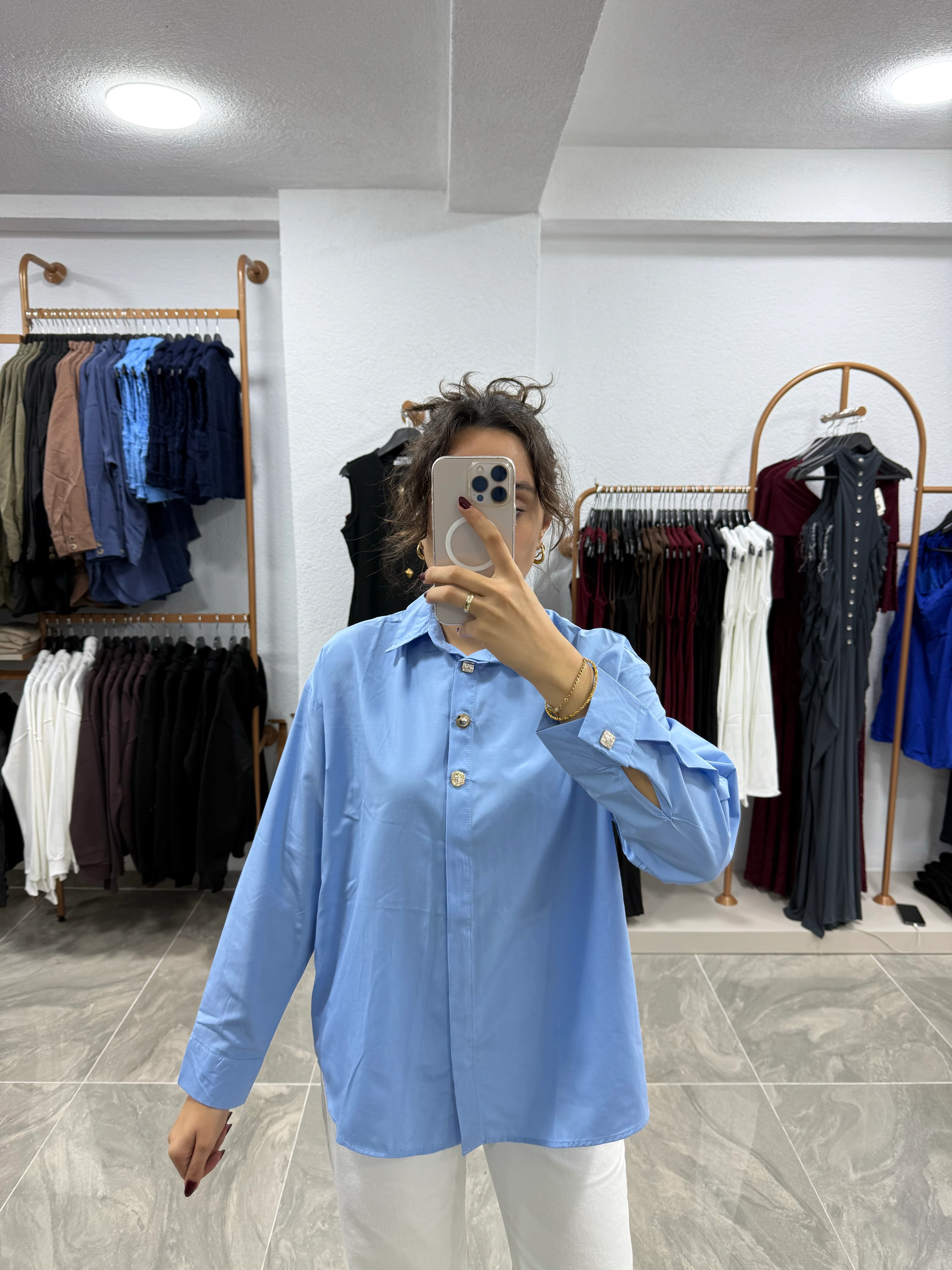 GOLD DÜĞME DETAYLI GÖMLEK