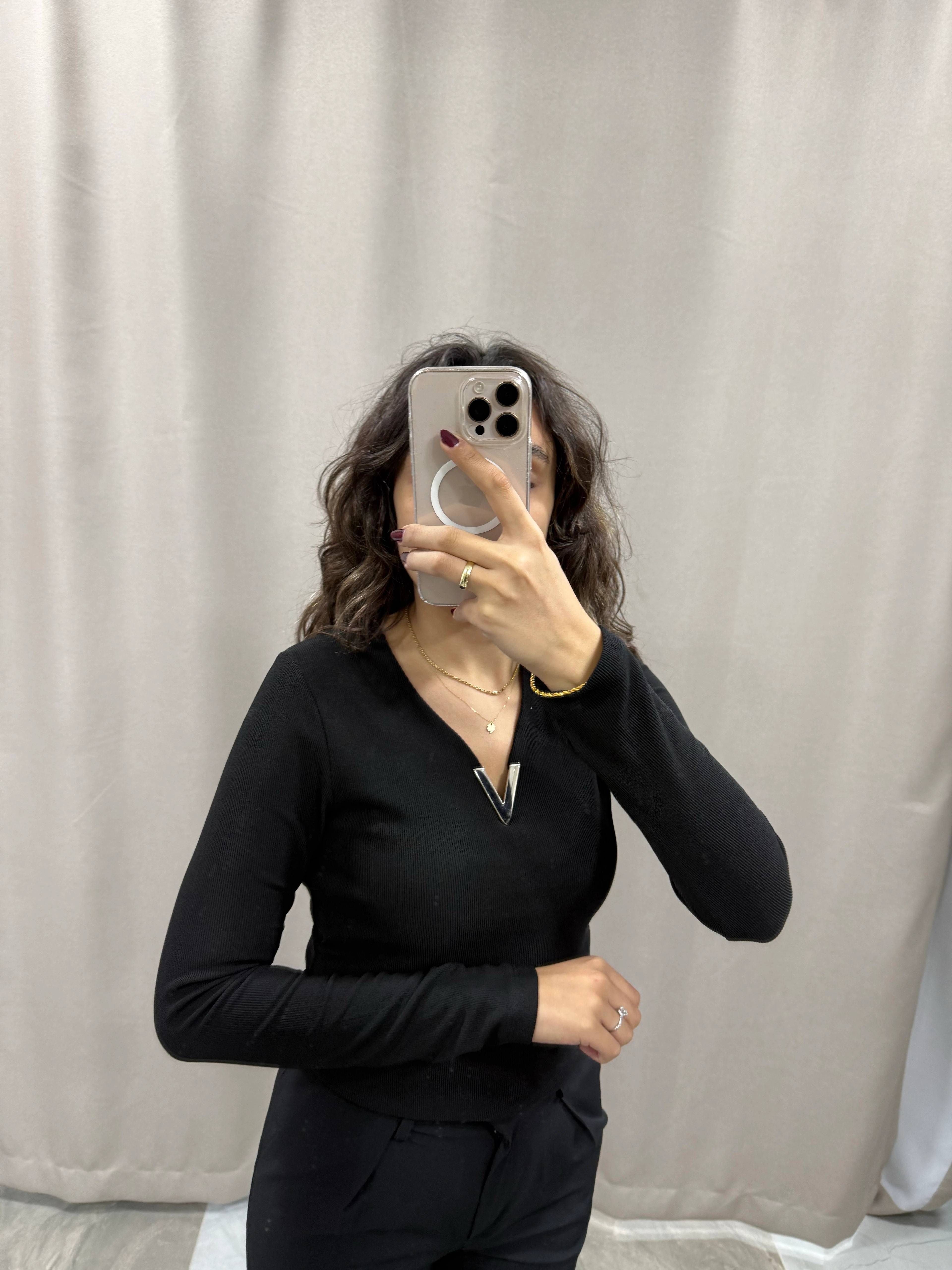 V DETAY AKSESUAR TRİKO BLUZ