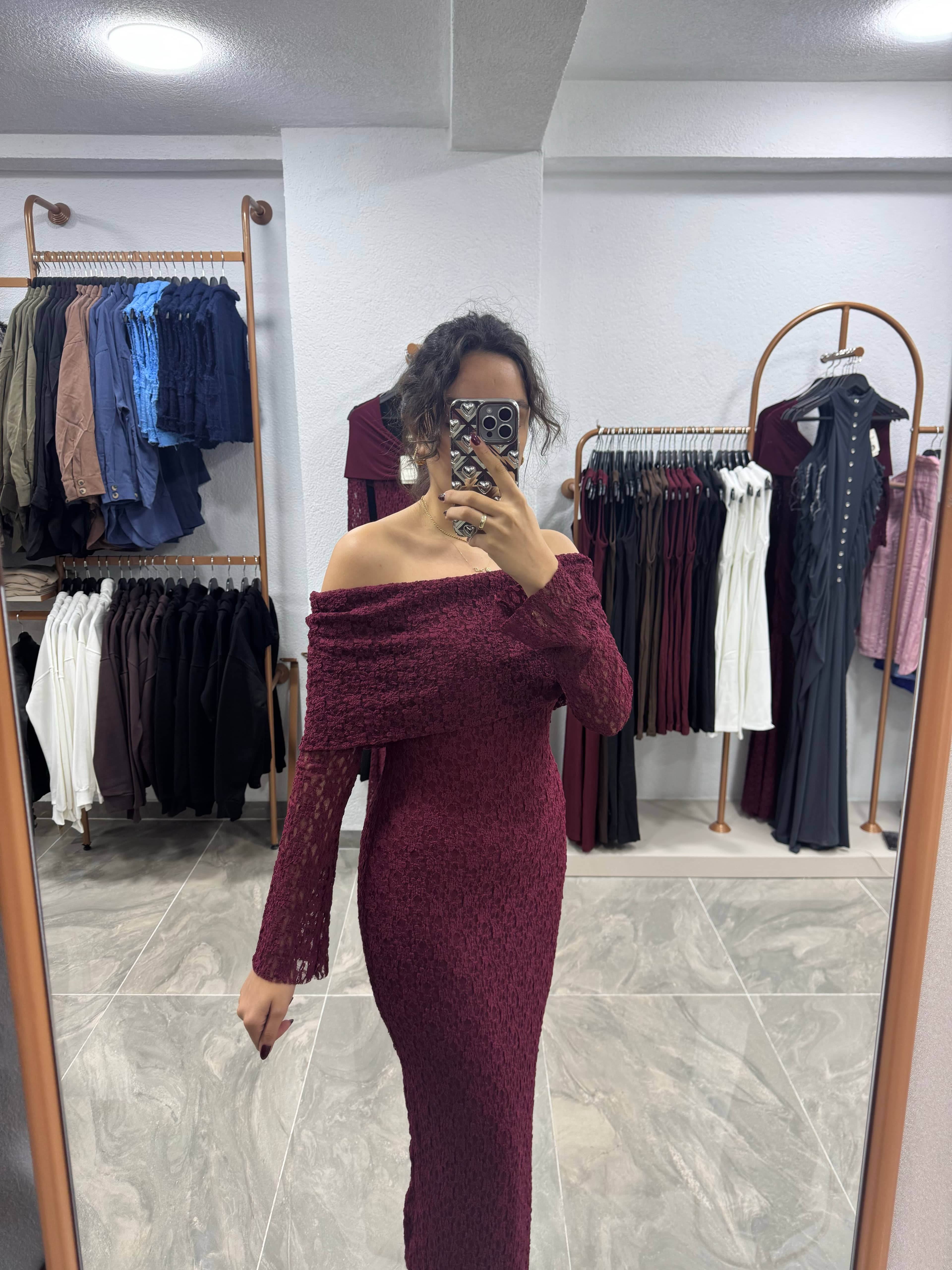 BORDO MADONNA YAKA DANTEL ELBİSE 