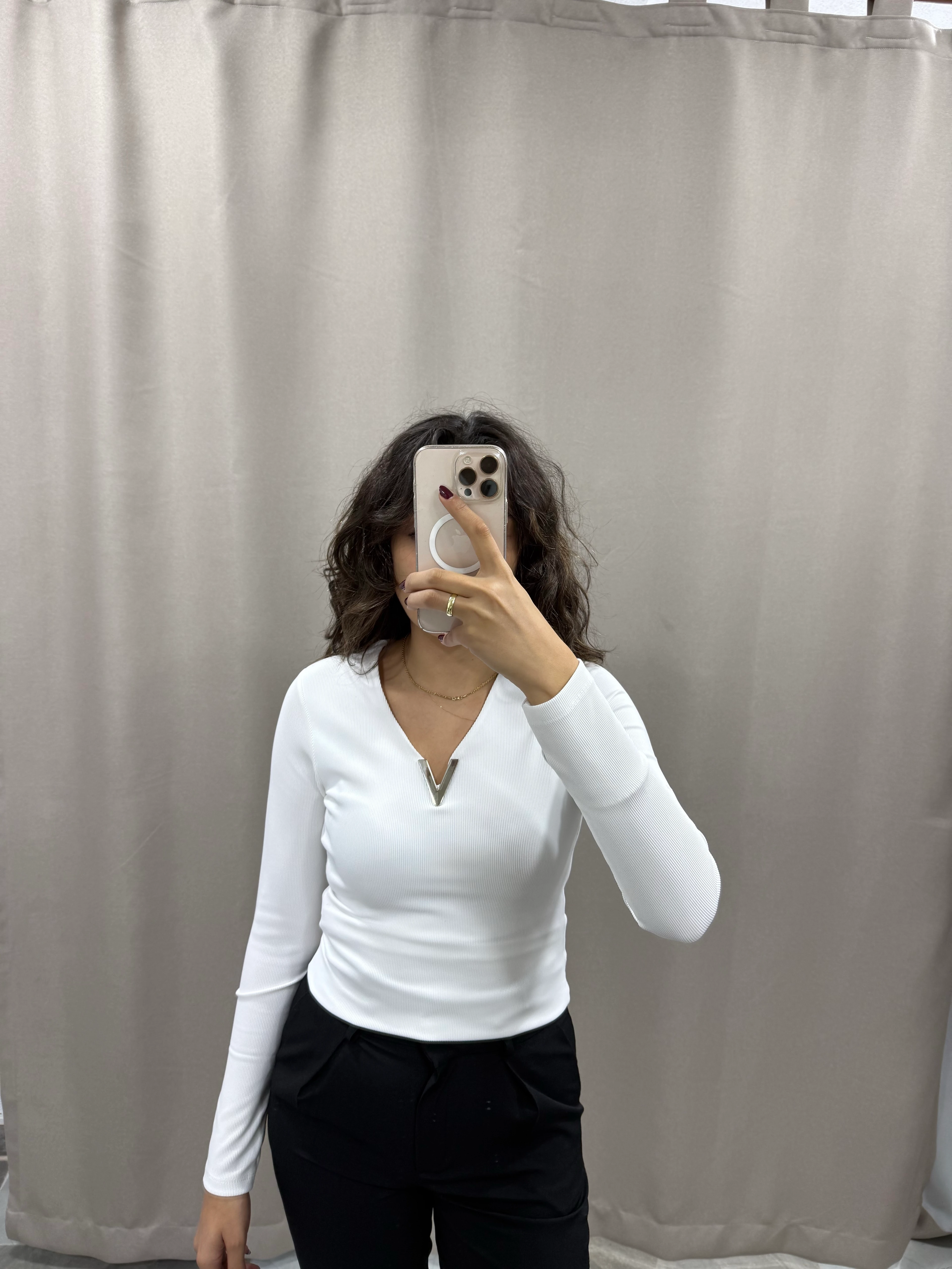 V DETAY AKSESUAR TRİKO BLUZ - BEYAZ